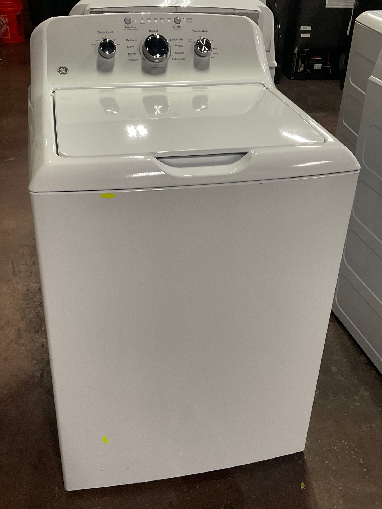 Front view, door closed