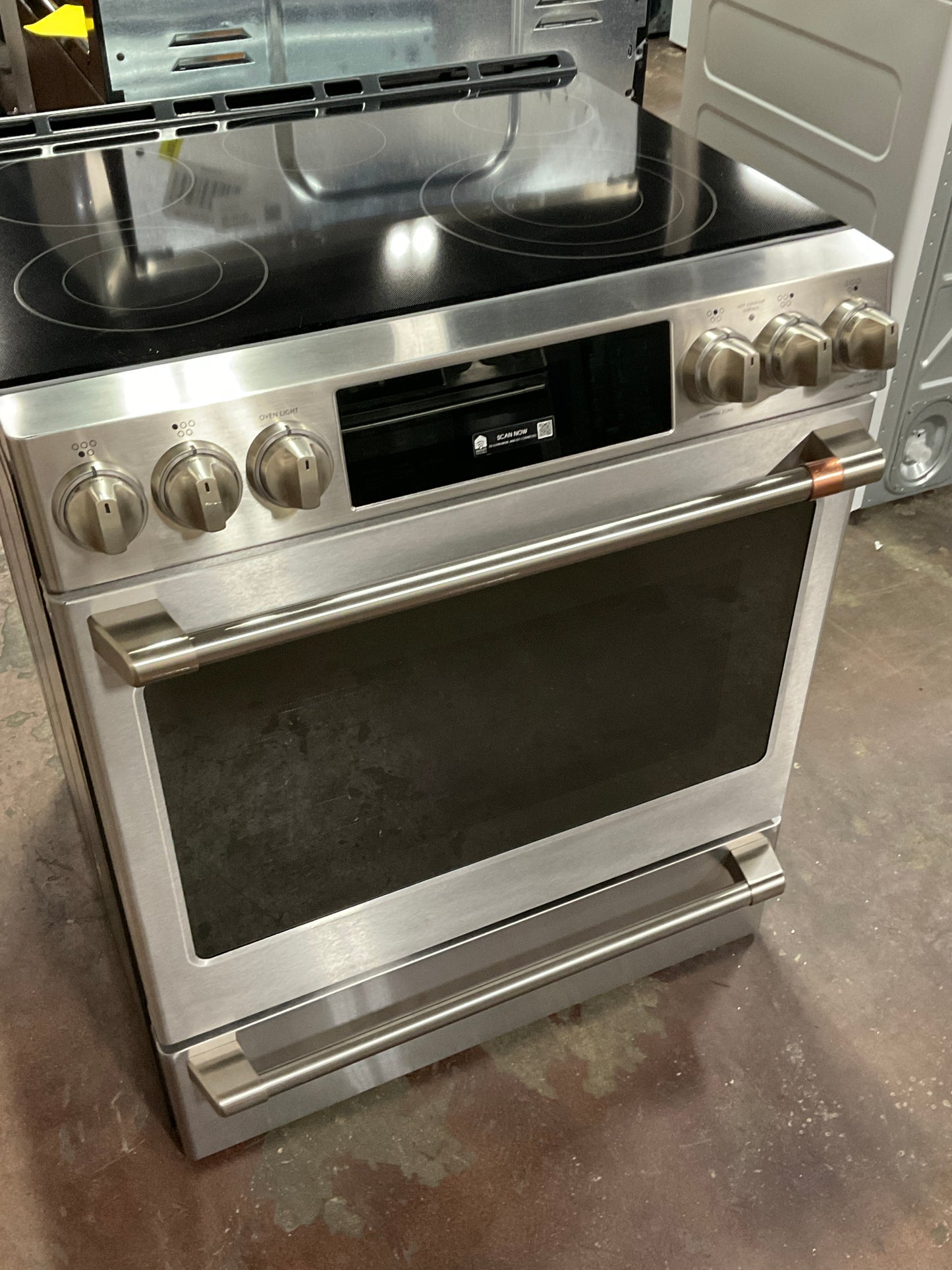 Front view, oven-door closed