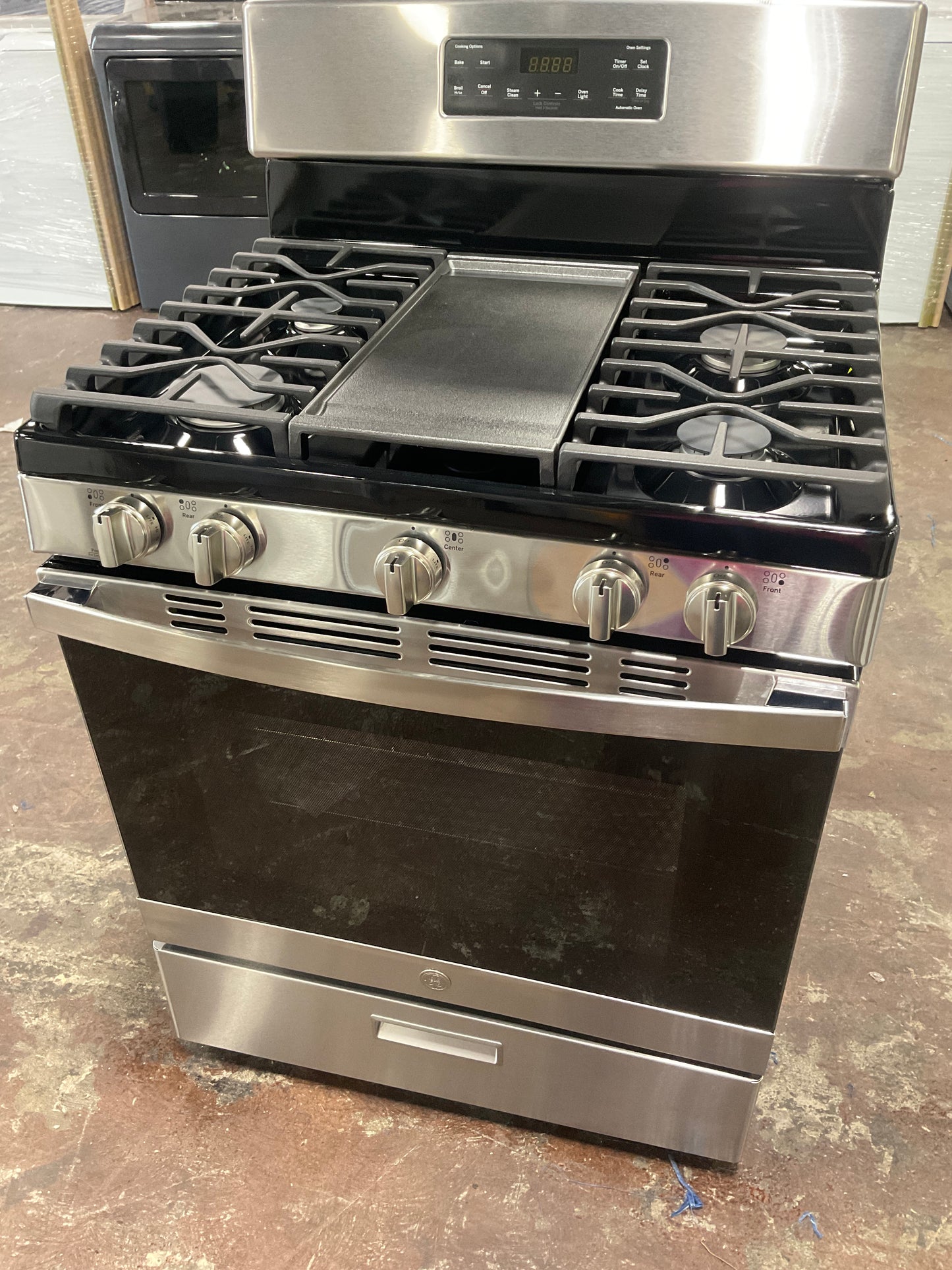 Front view, oven-door closed