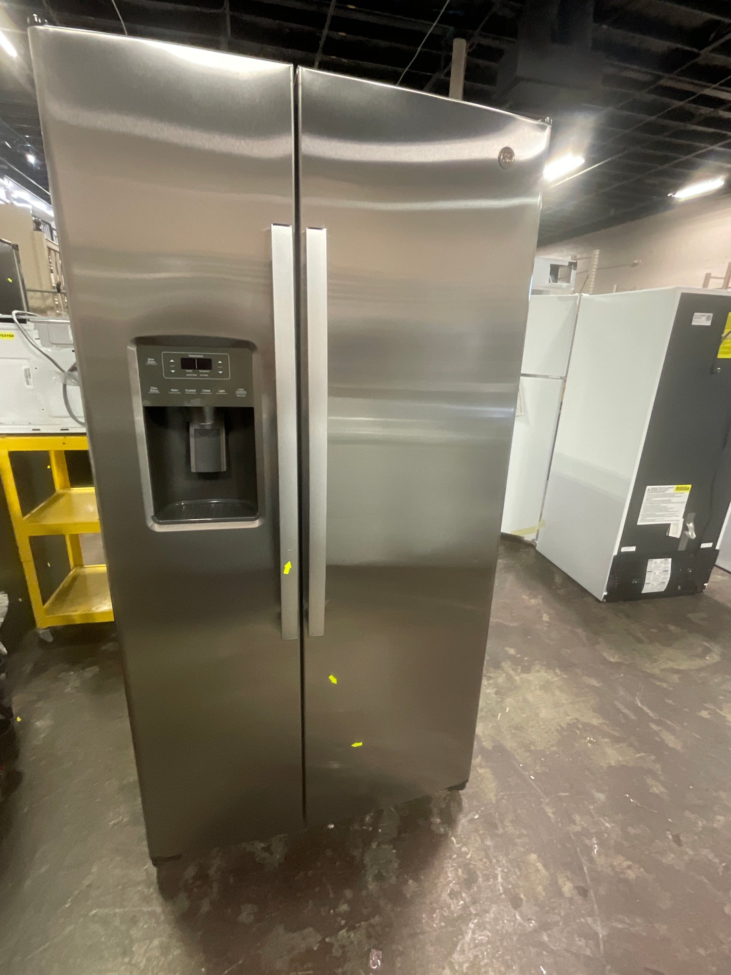 Front view, door closed