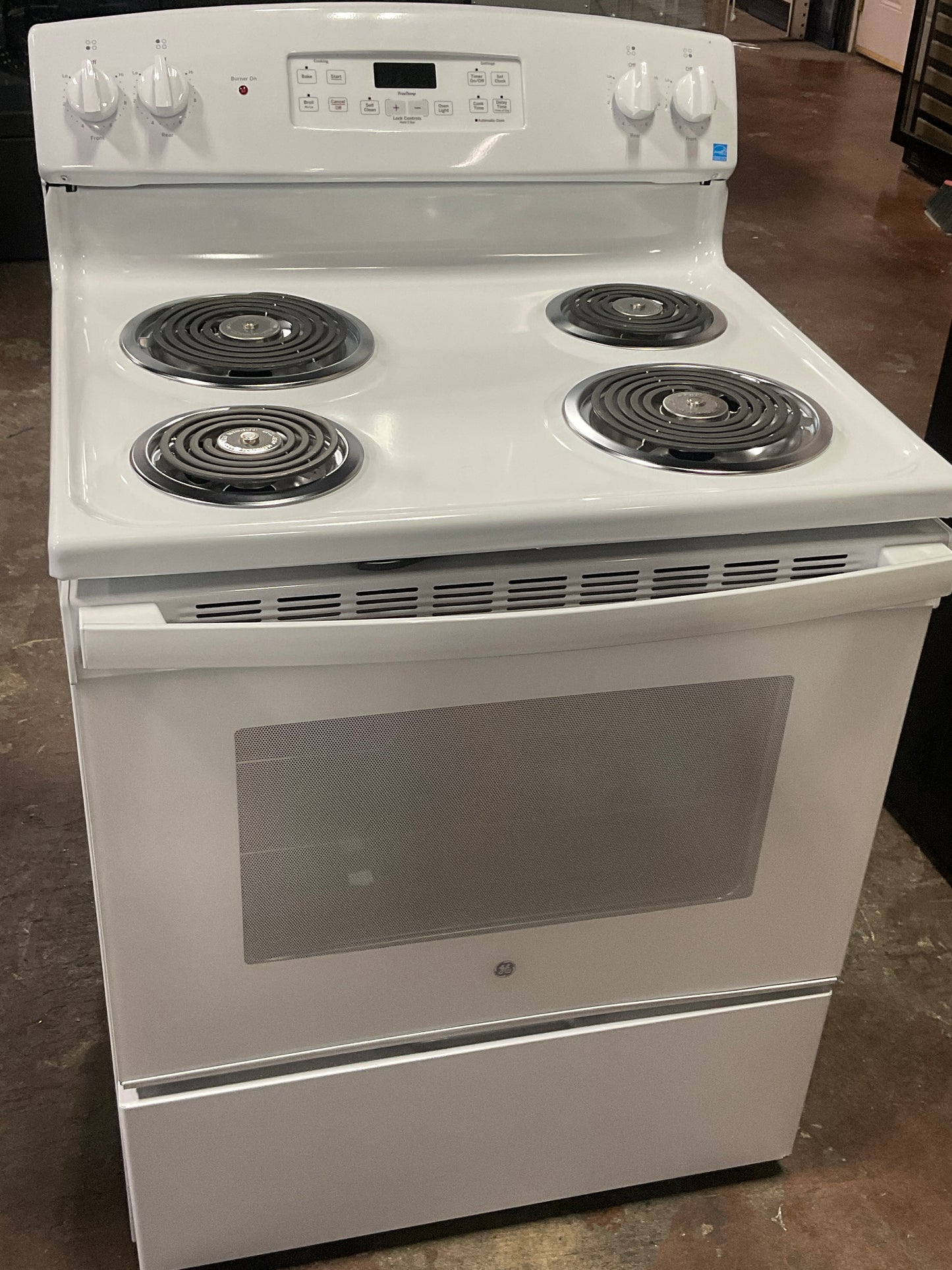 Front view, oven-door closed
