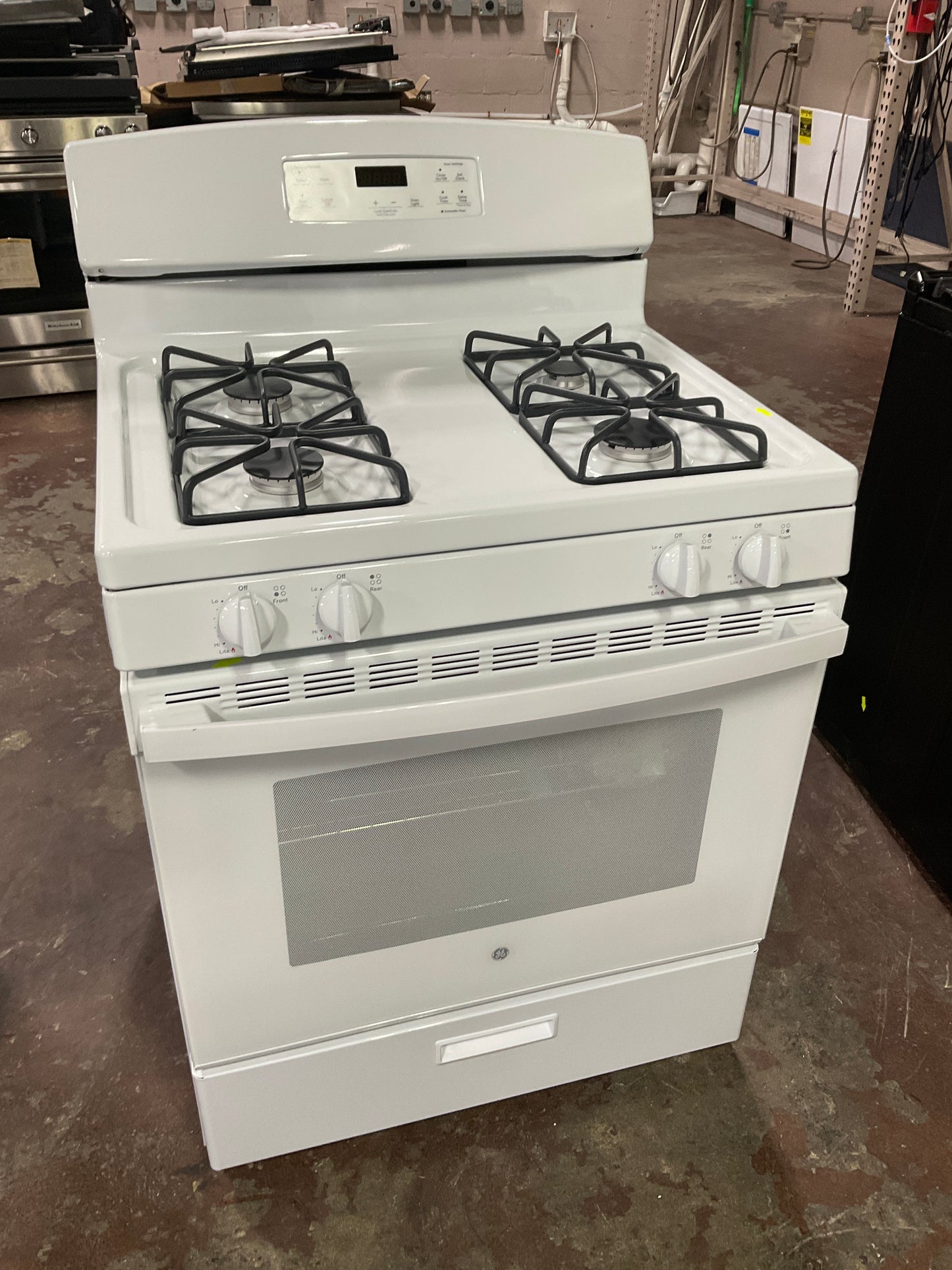 Front view, oven-door closed