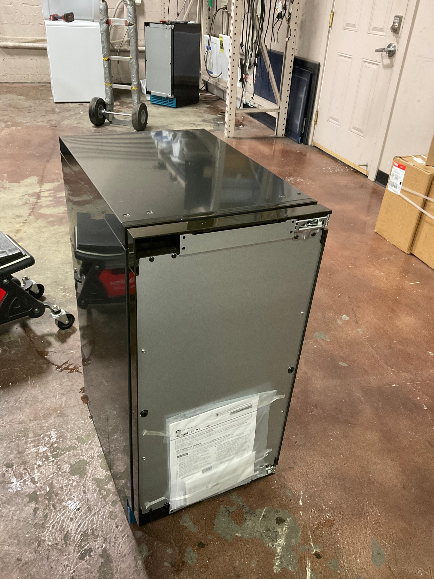 Front view, door closed