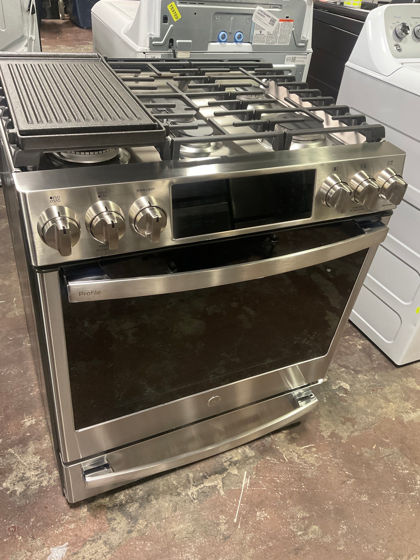 Front view, oven-door closed
