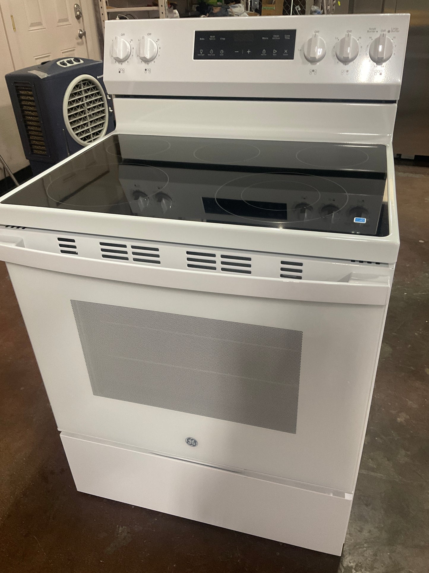 Front view, oven-door closed