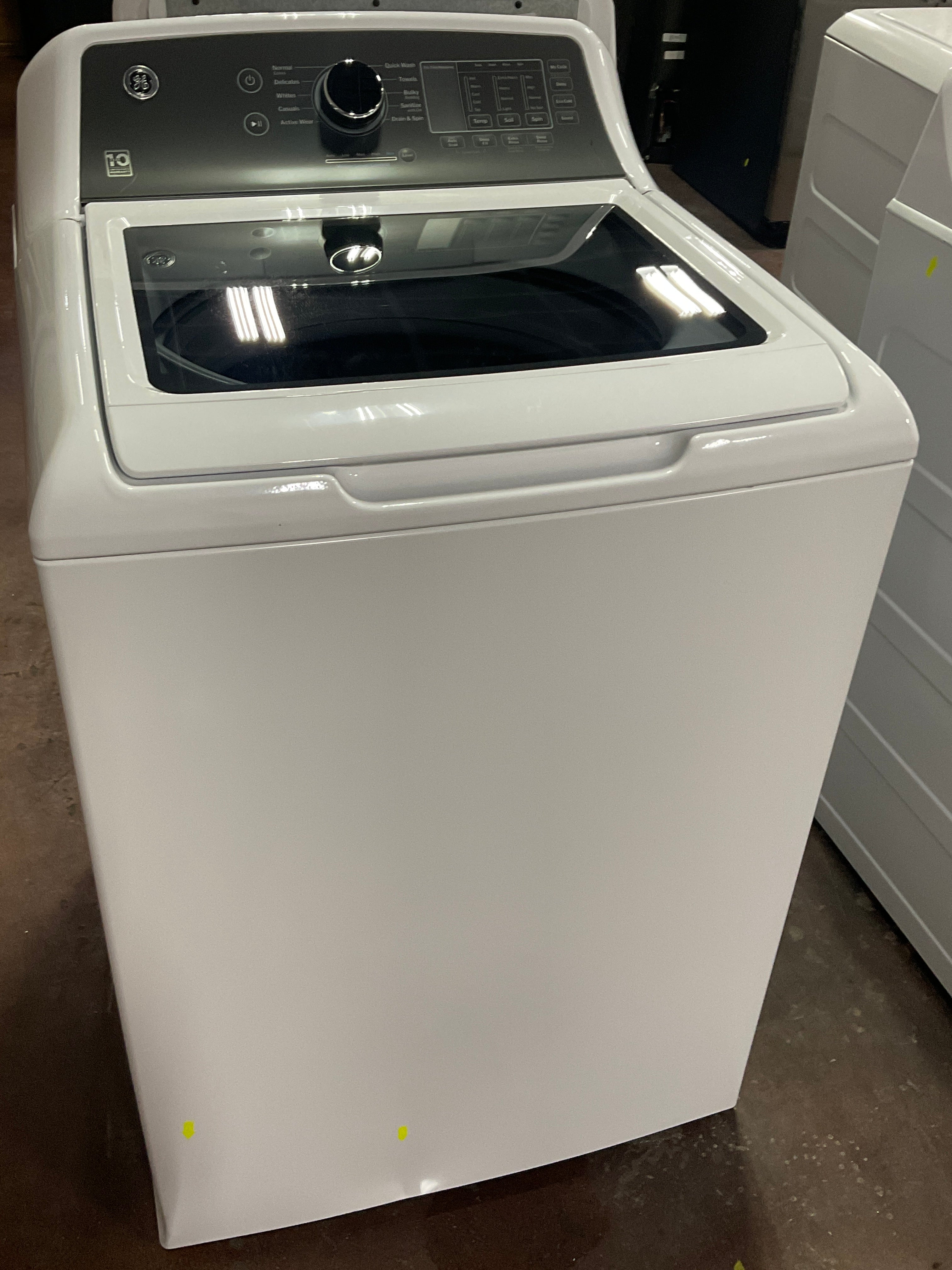 Front view, door closed