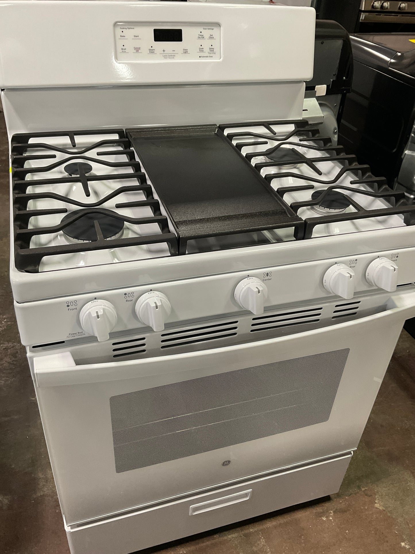 Front view, oven-door closed