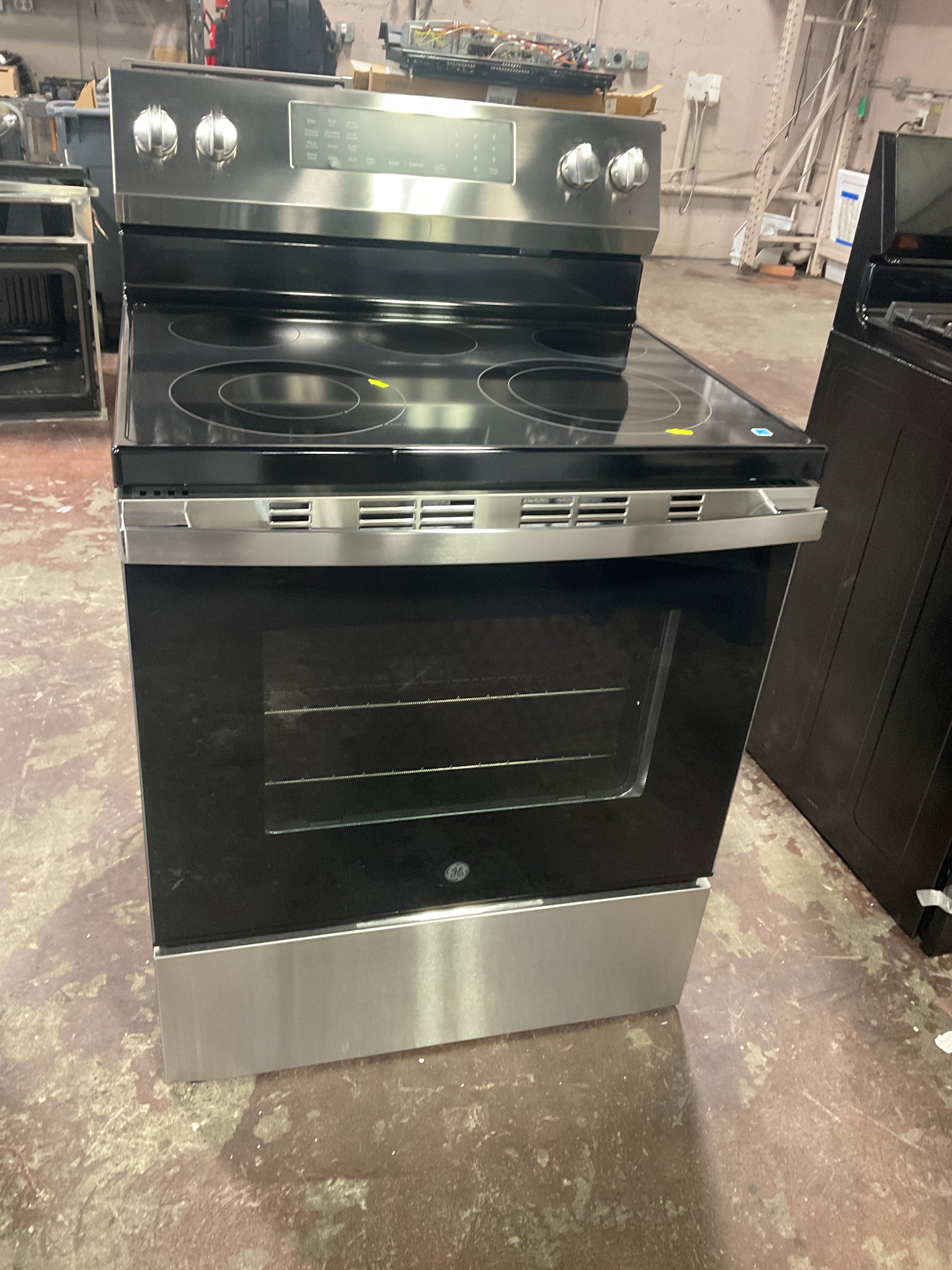 Front view, oven-door closed