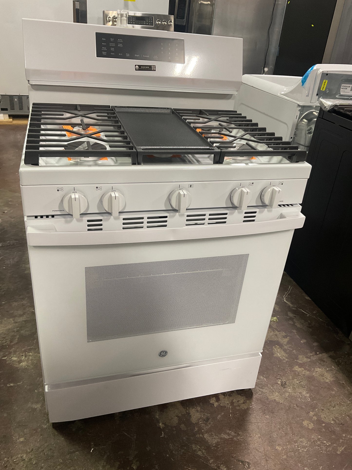 Front view, oven-door closed