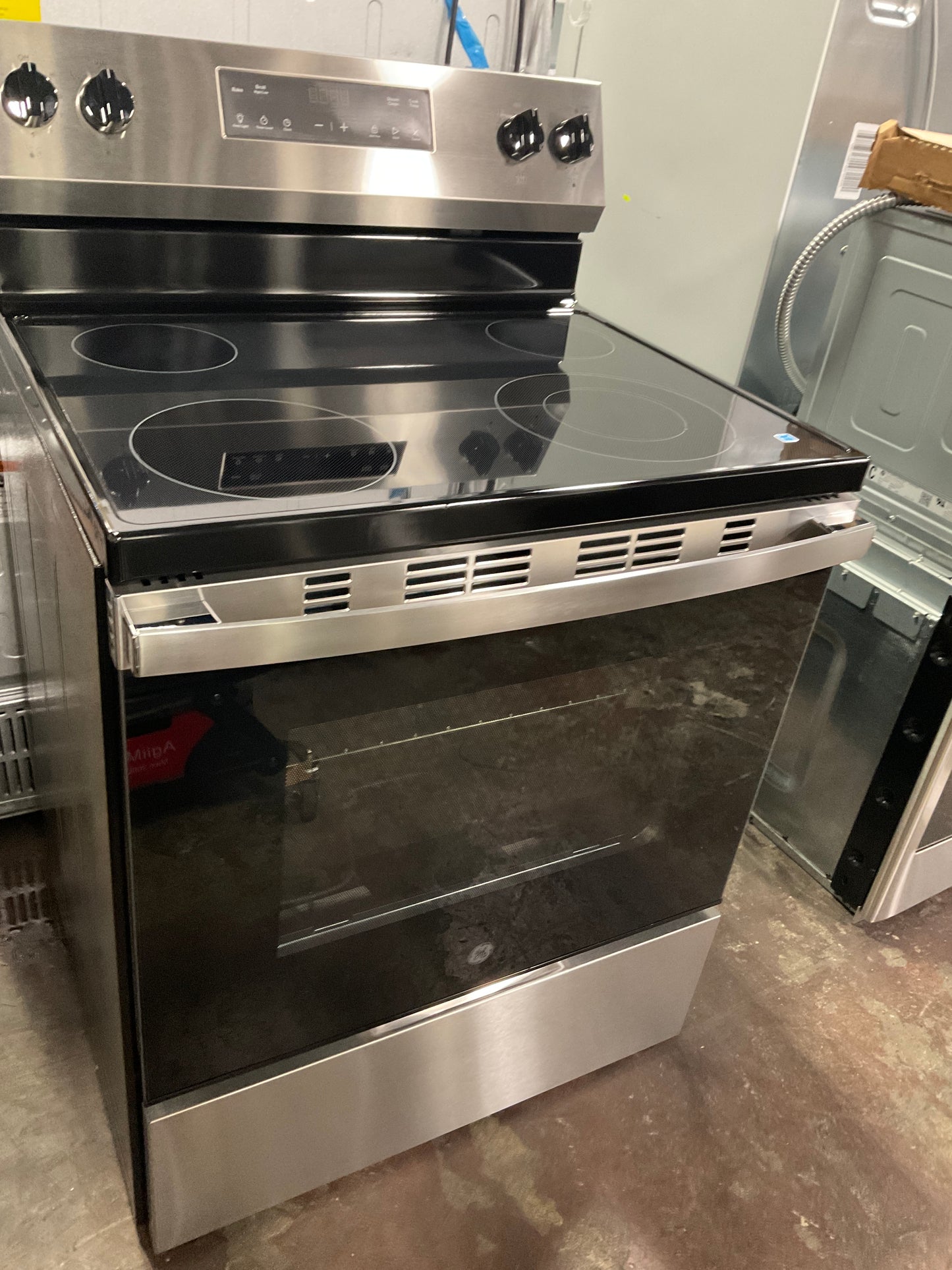 Front view, oven-door closed