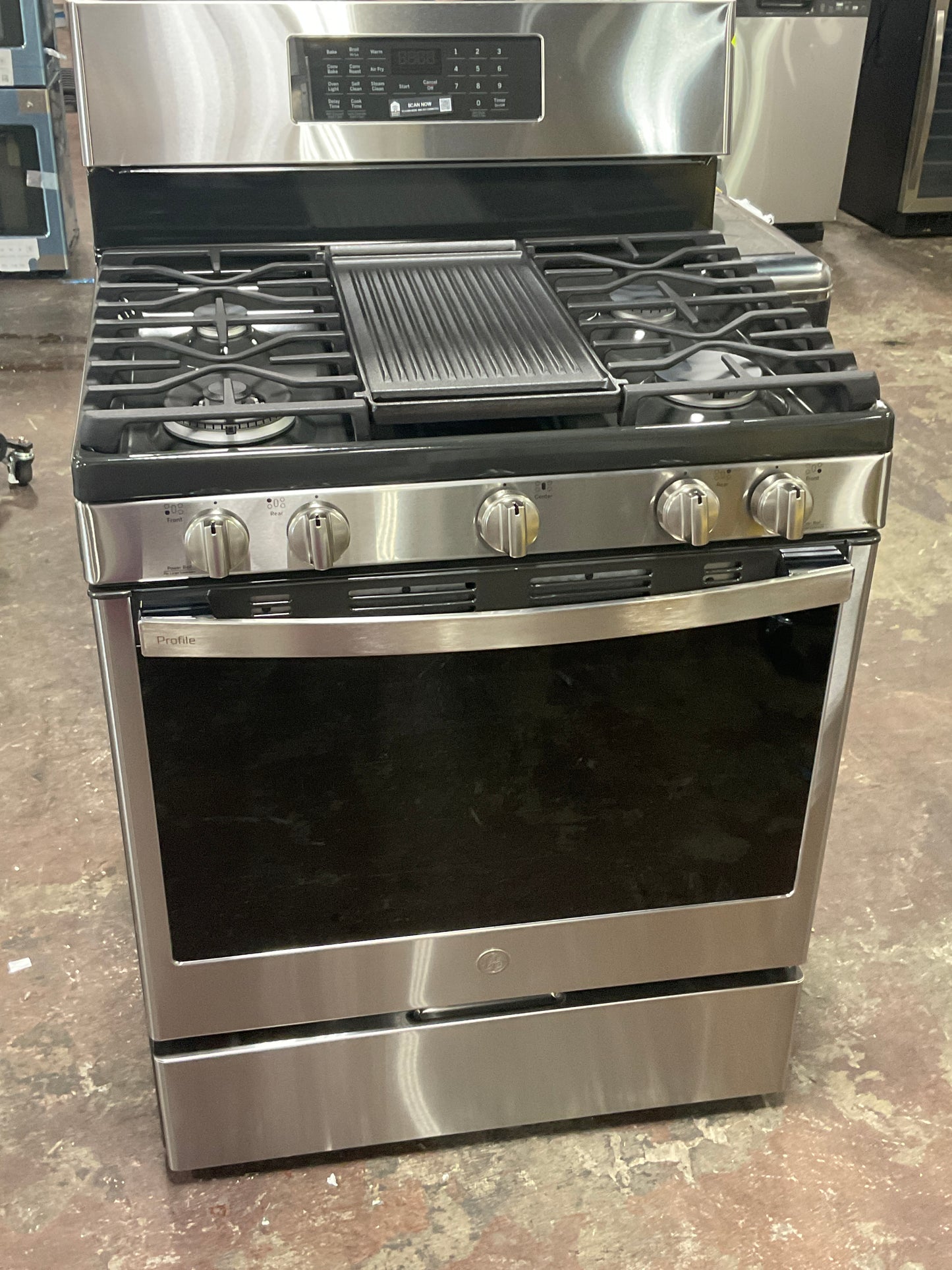 Front view, oven-door closed