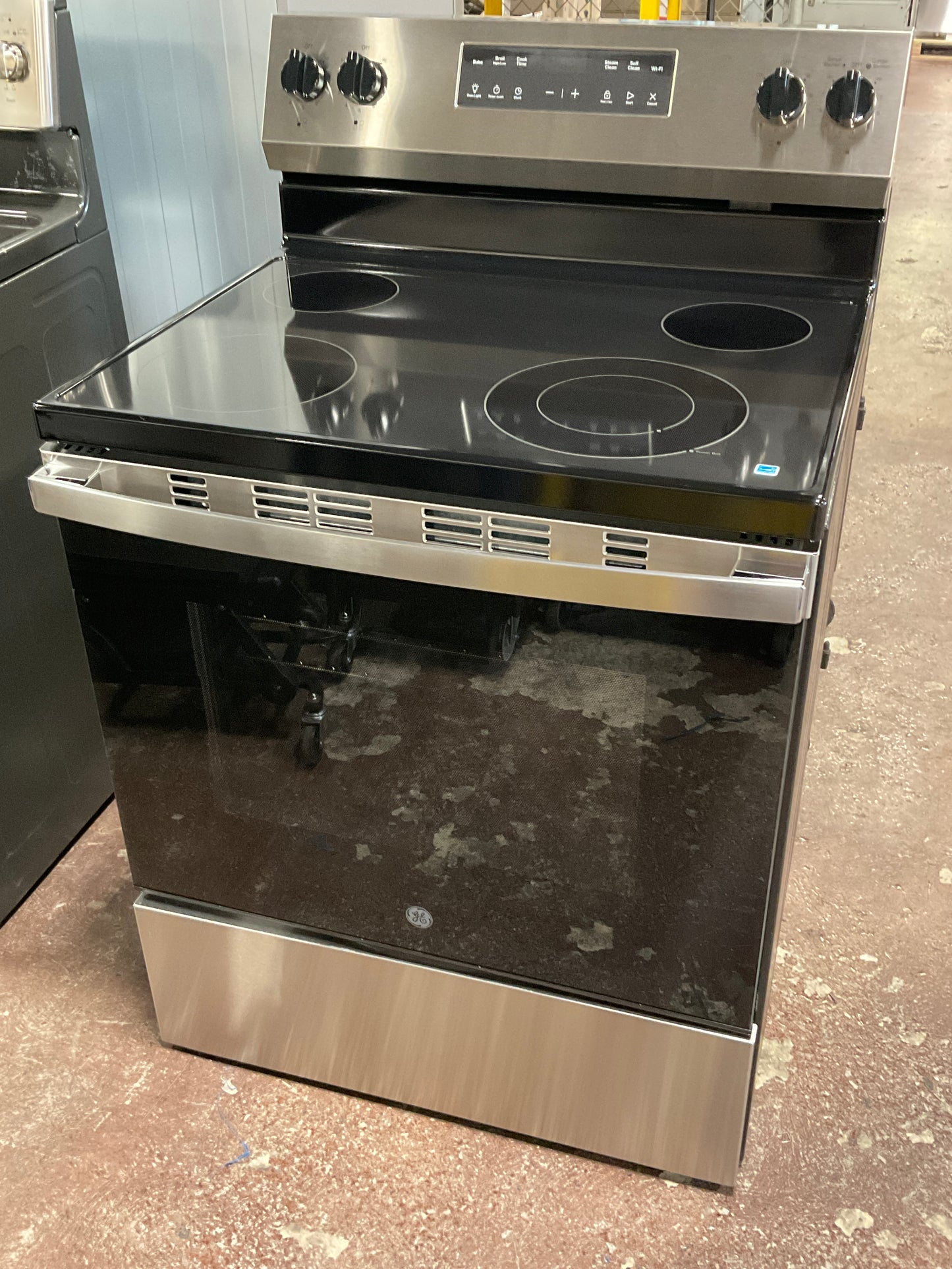 Front view, oven-door closed