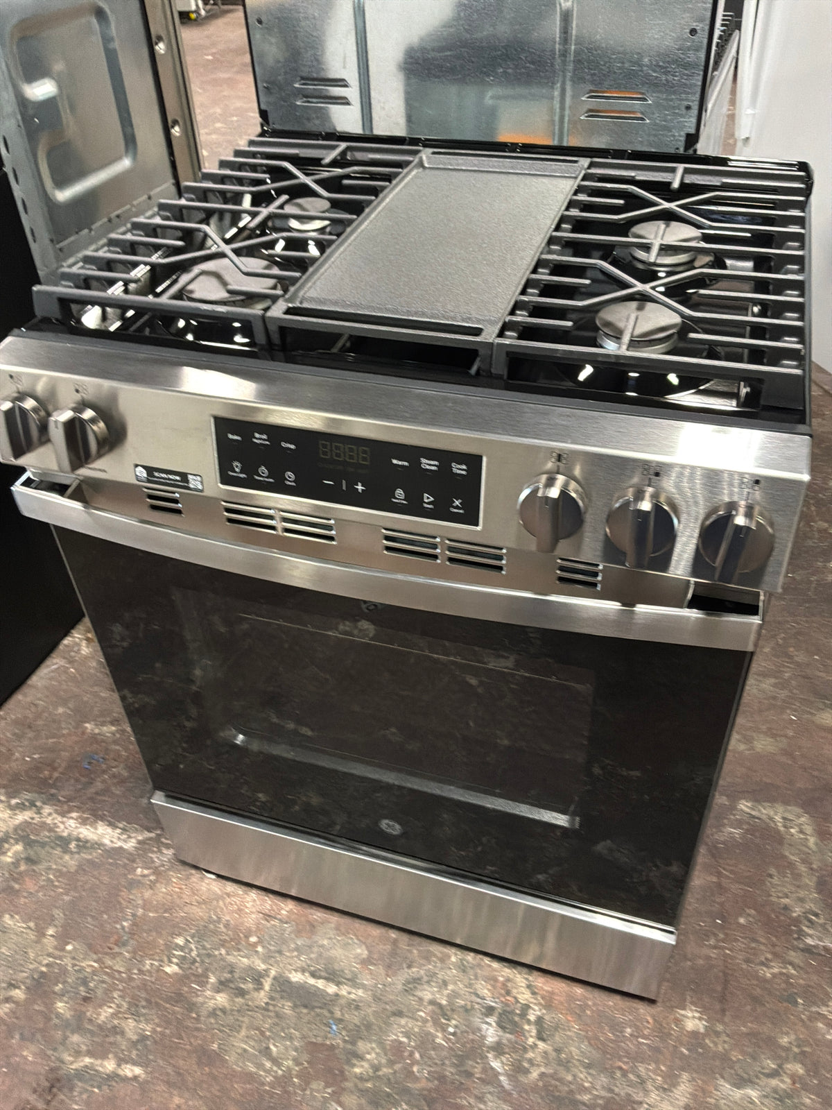 Front view, oven-door closed