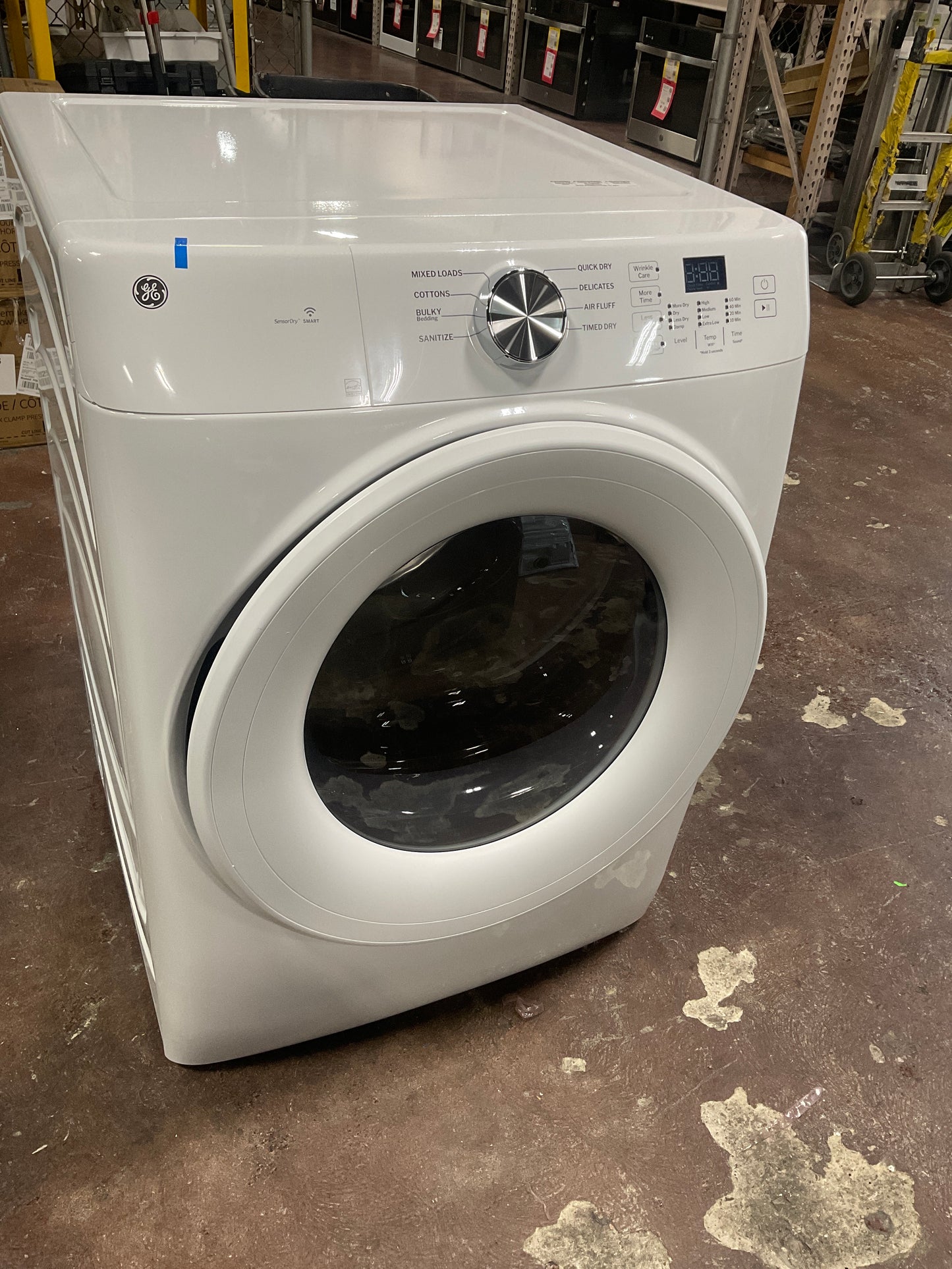 Front view, door closed