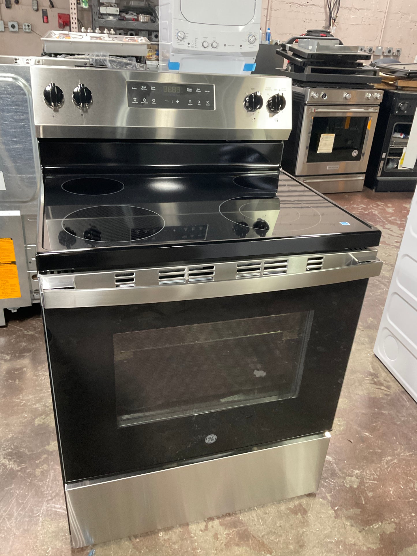Front view, oven-door closed