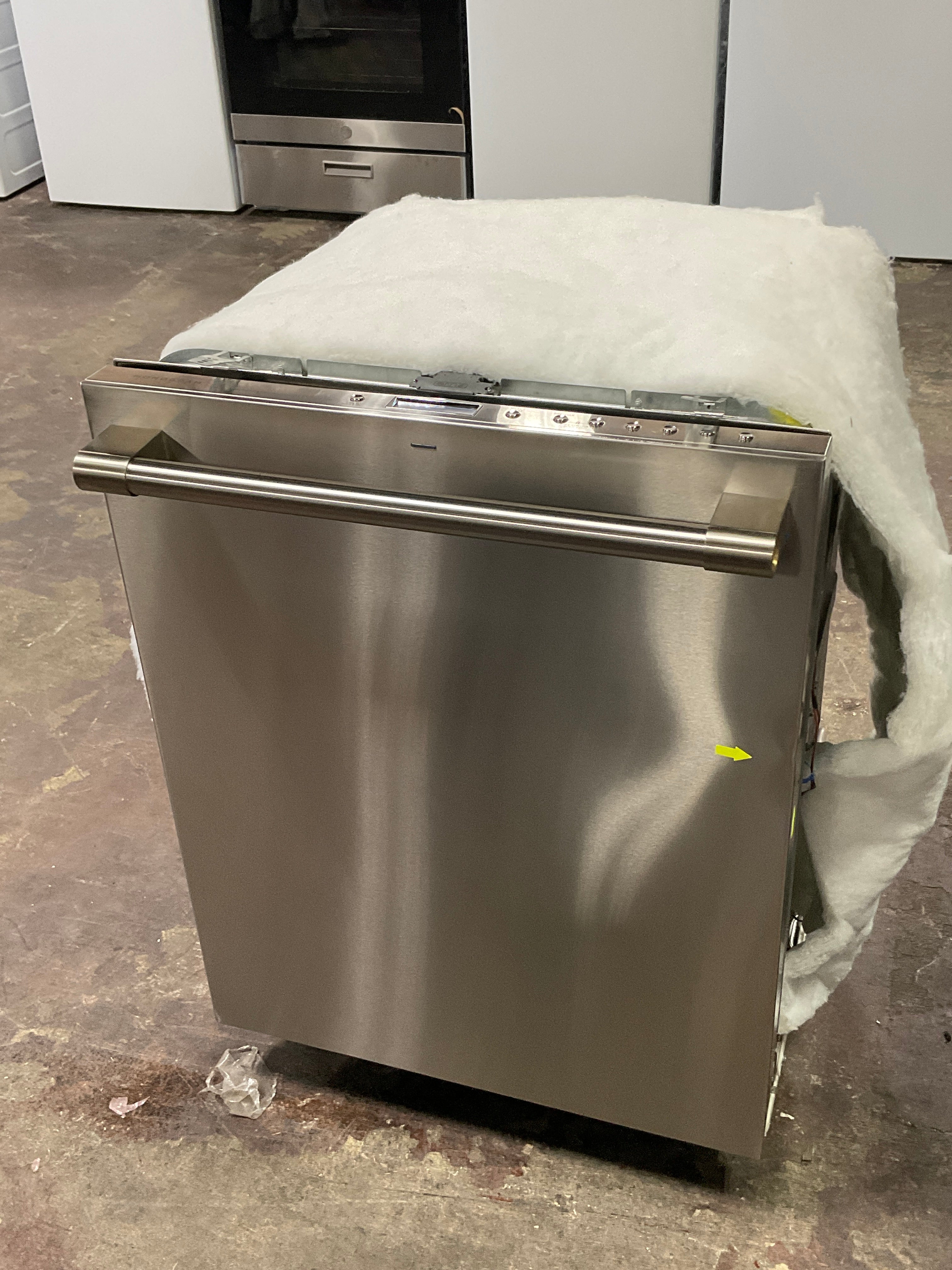 Front view, doors closed