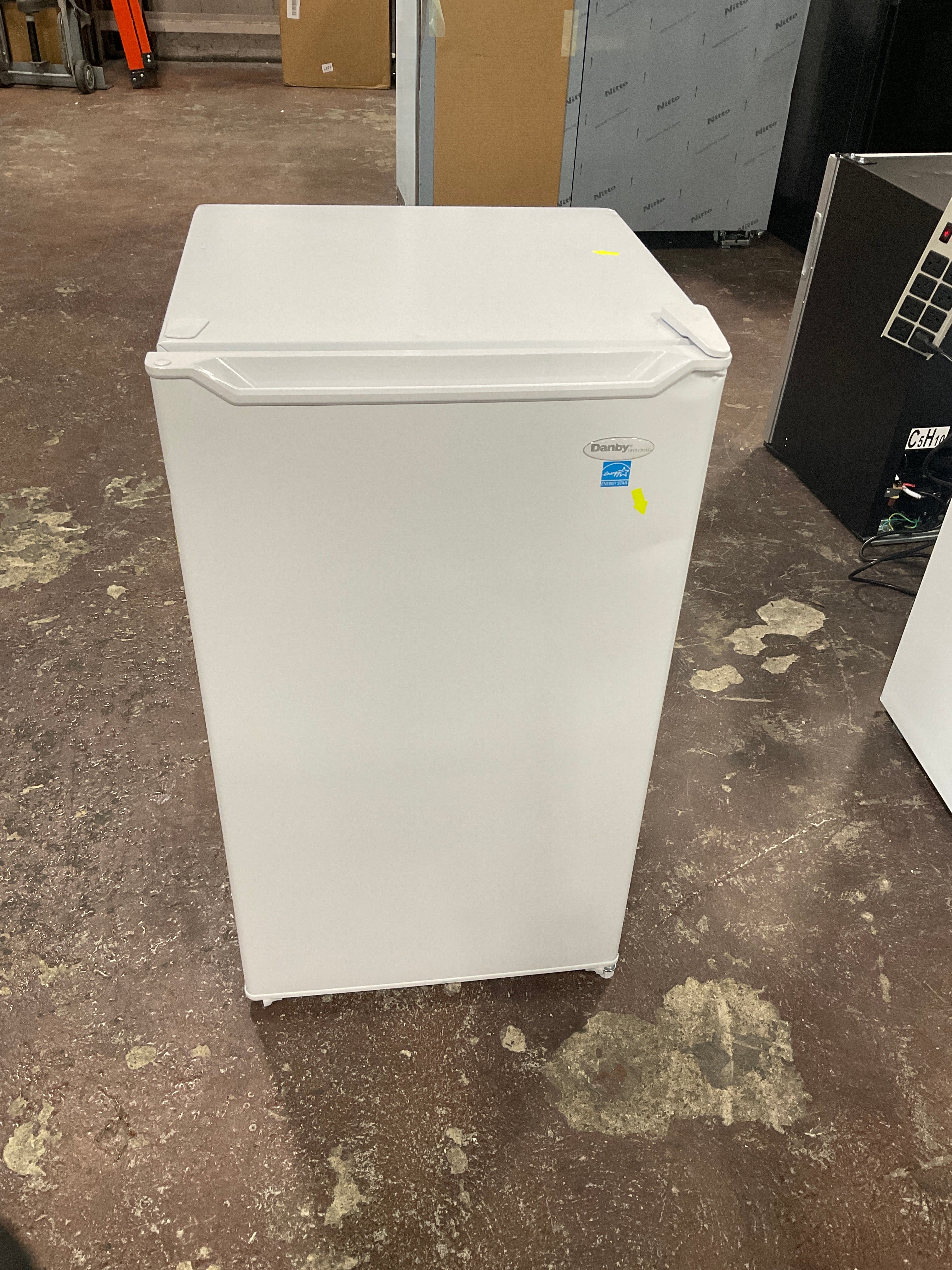 Front view, door closed