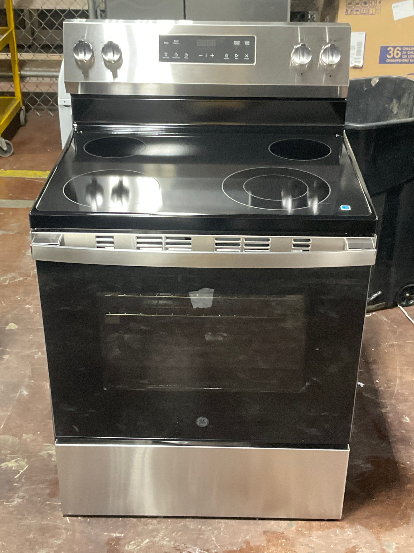 Front view, oven-door closed