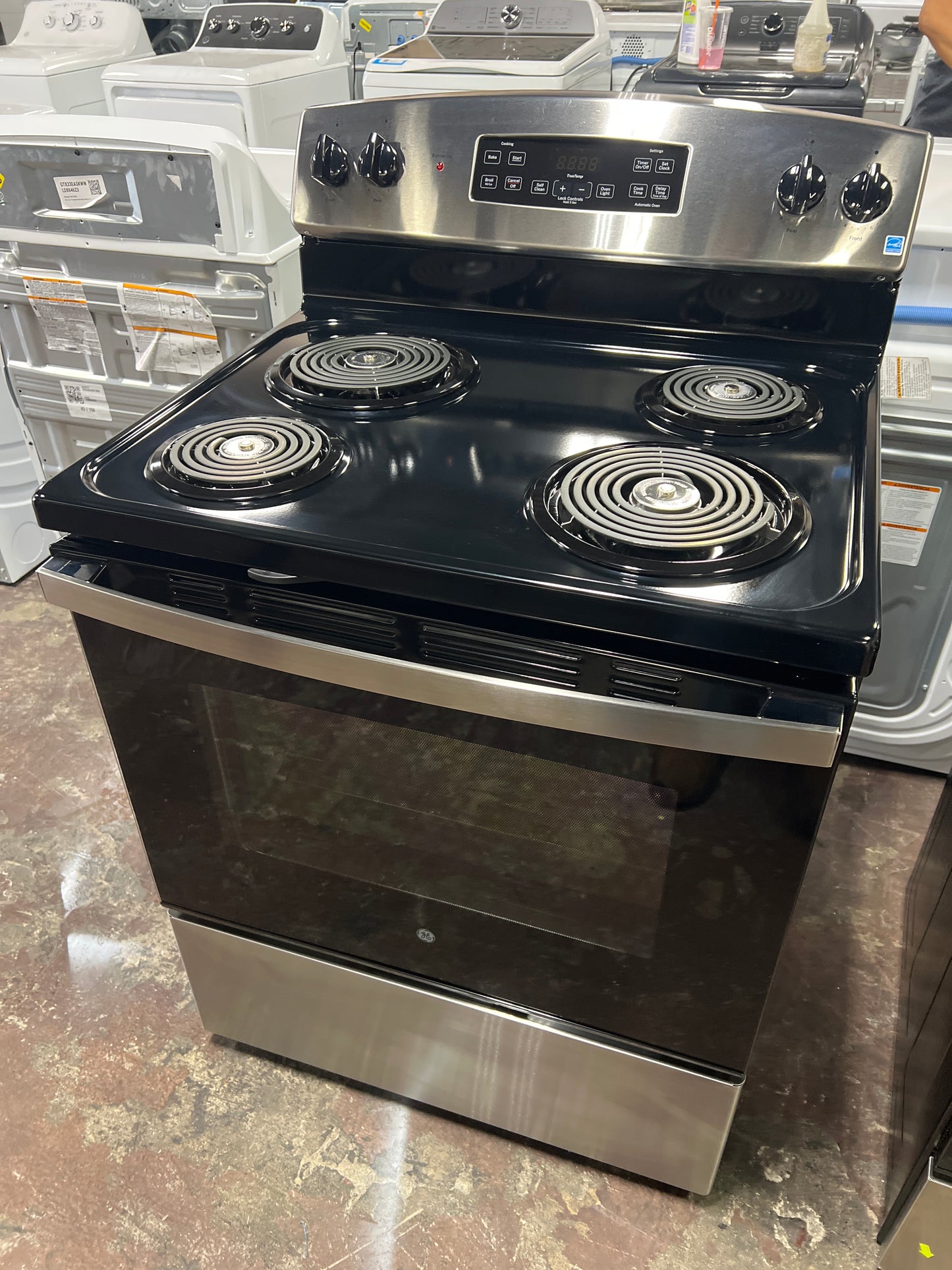 Front view, oven-door closed