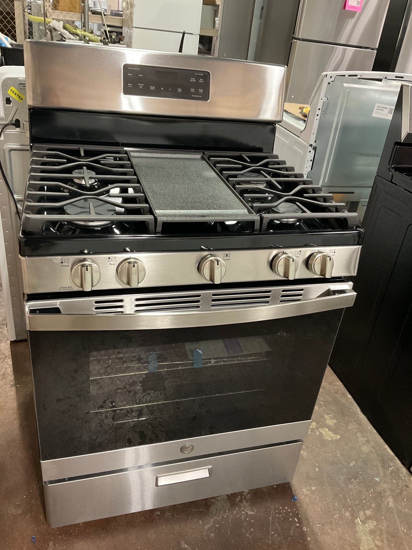 Front view, oven-door closed