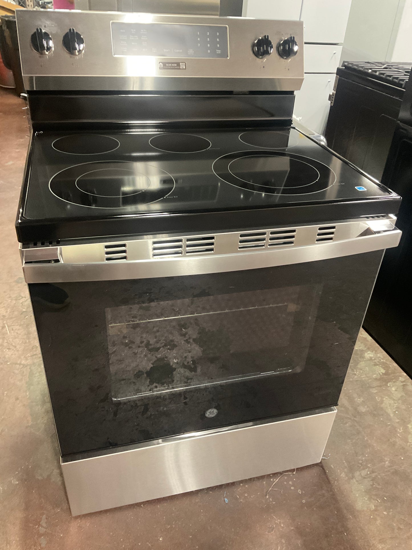 Front view, oven-door closed
