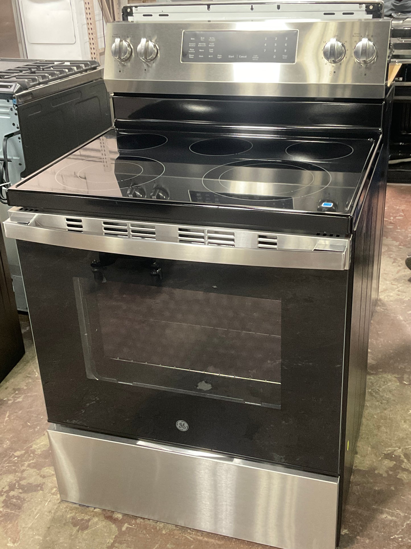 Front view, oven-door closed