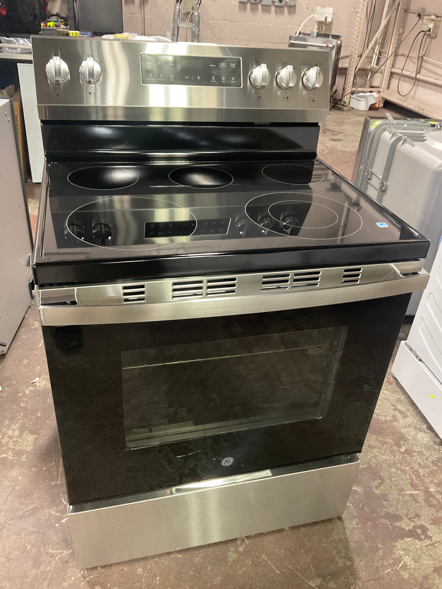 Front view, oven-door closed