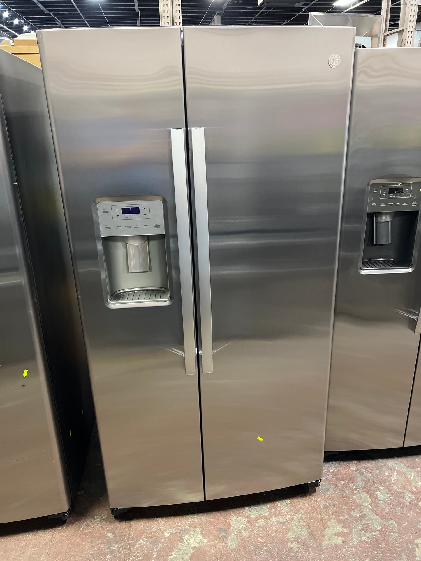 Front view, door closed