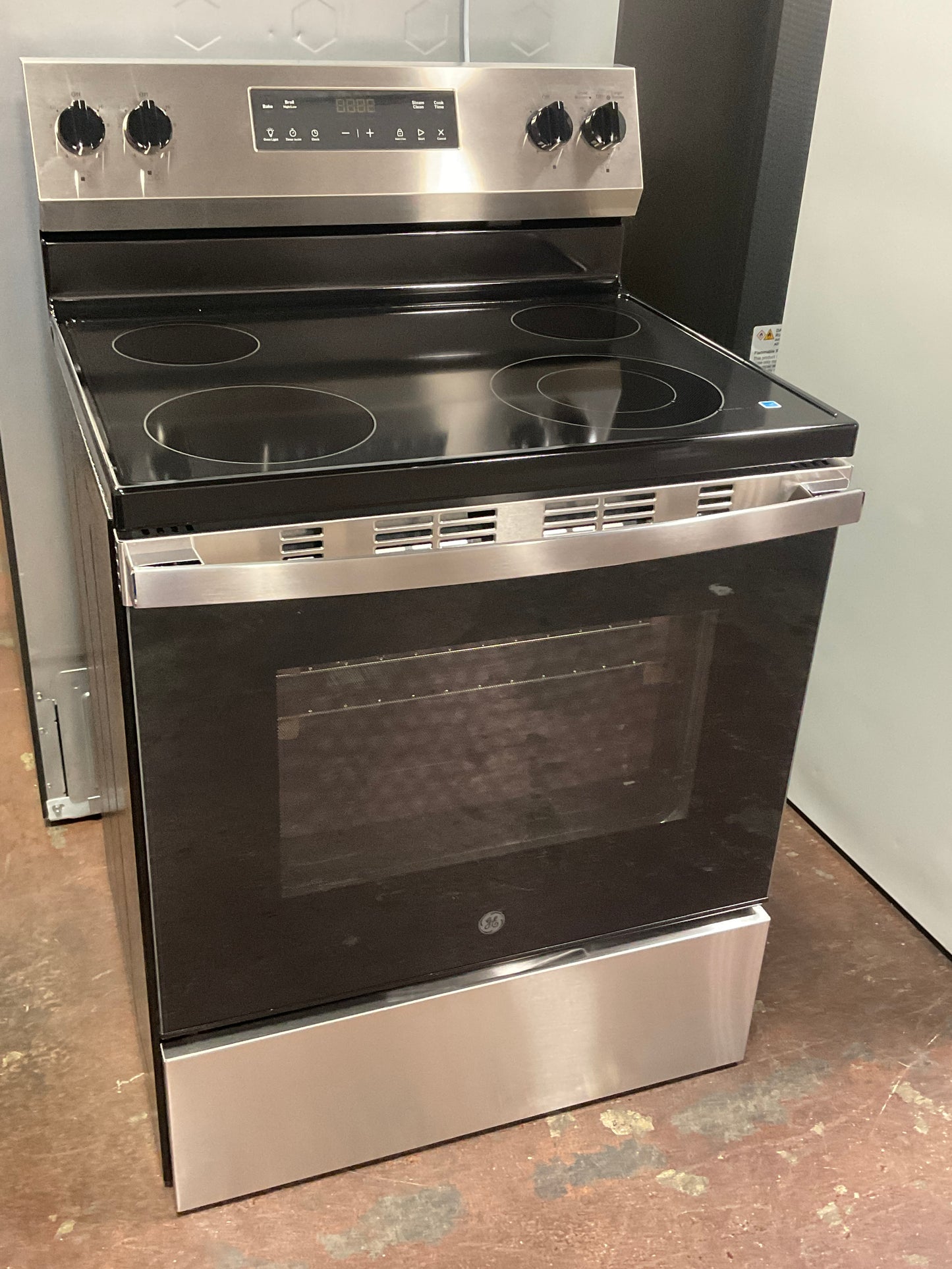 Front view, oven-door closed