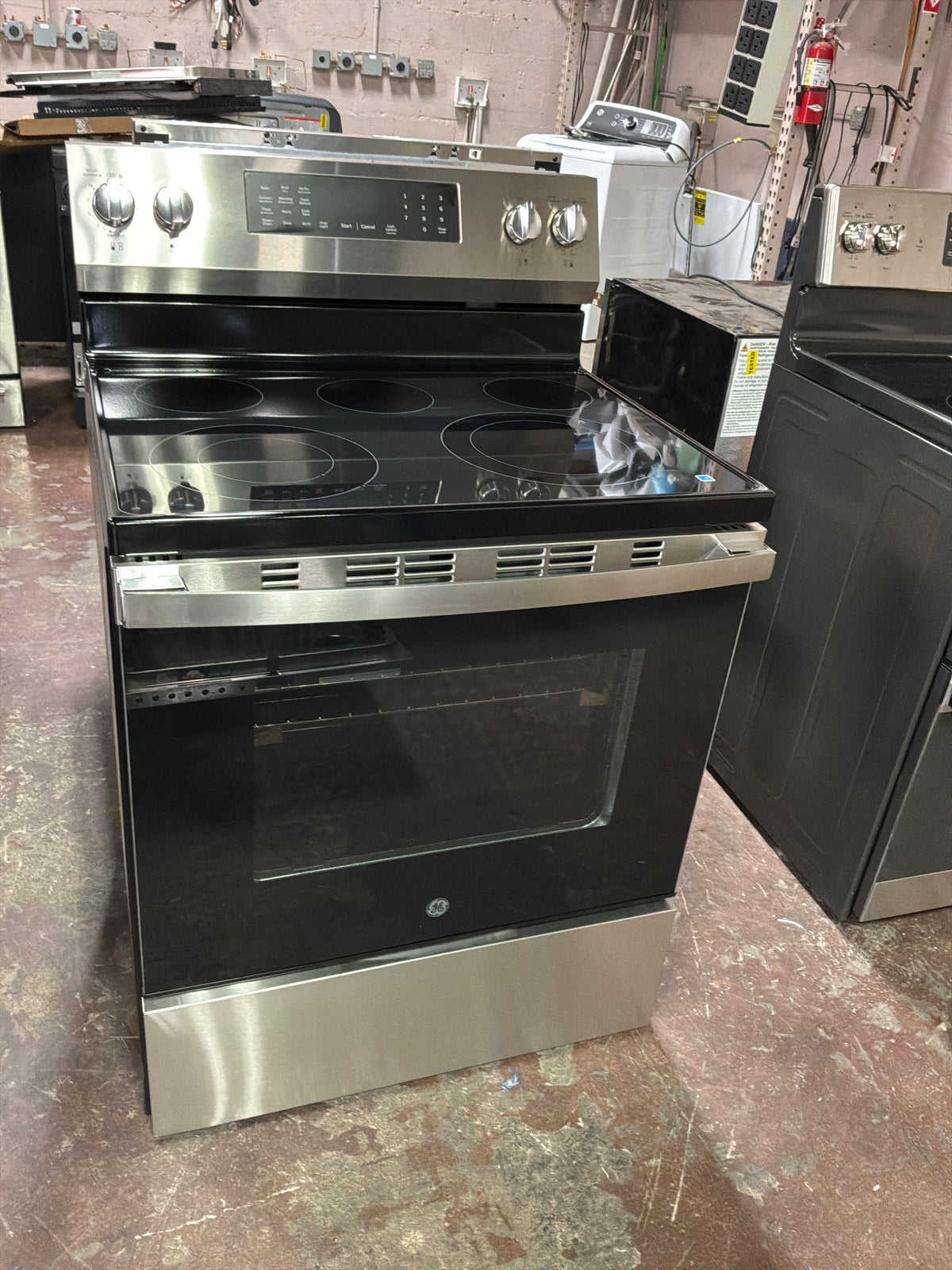Front view, oven-door closed