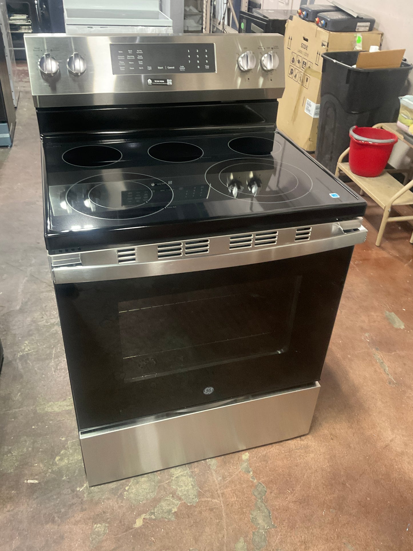 Front view, oven-door closed