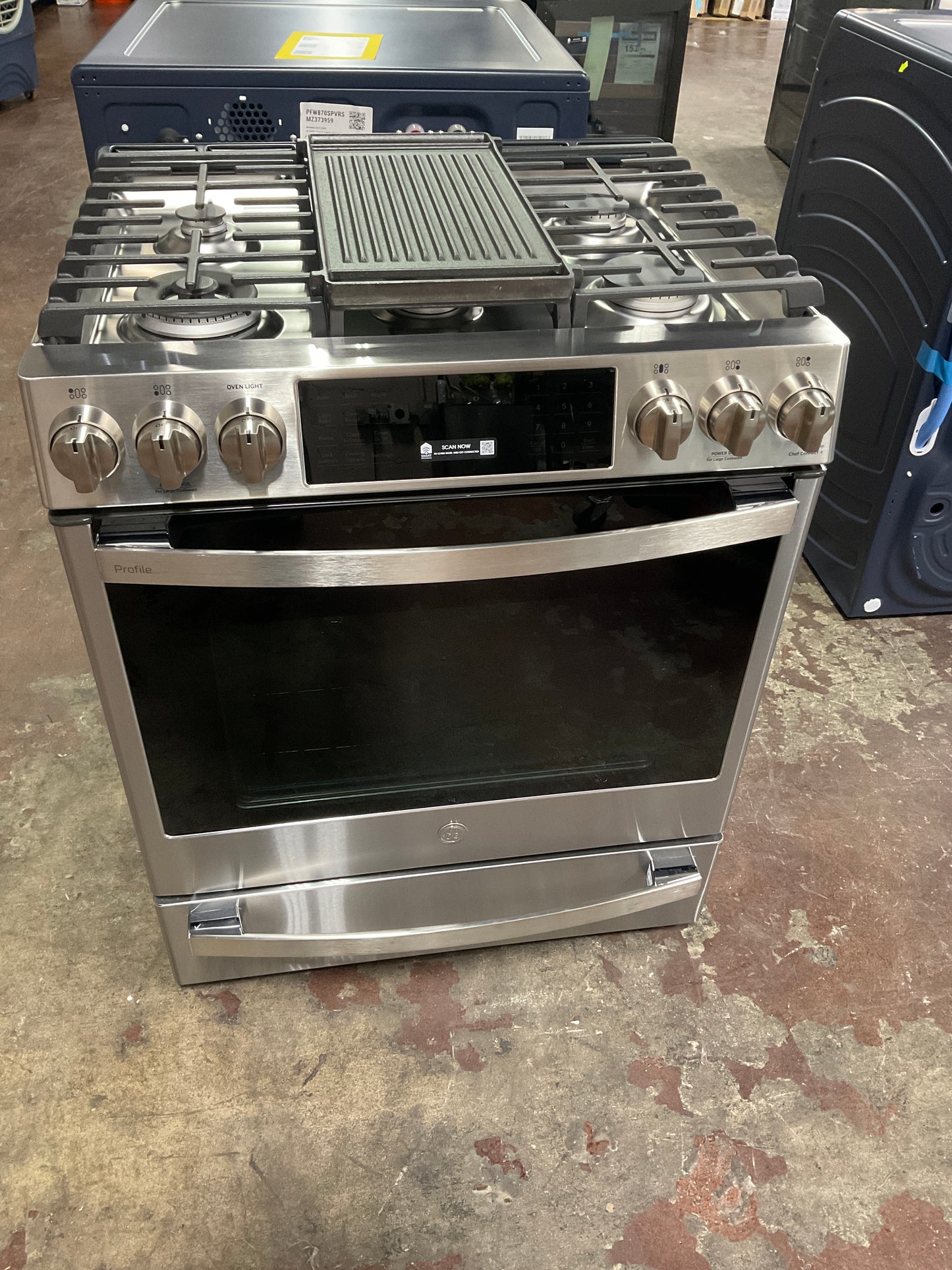 Front view, oven-door closed