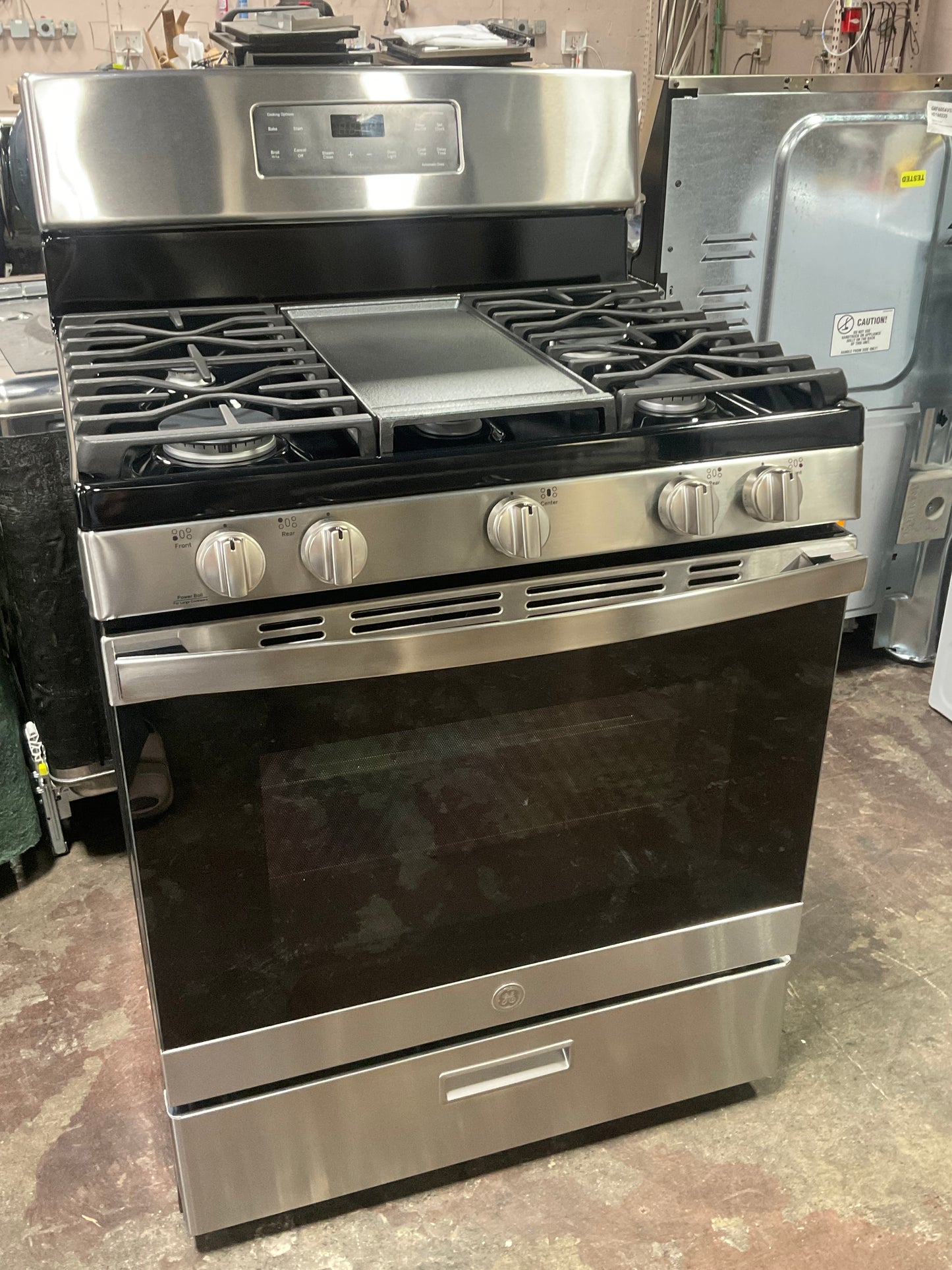 Front view, oven-door closed