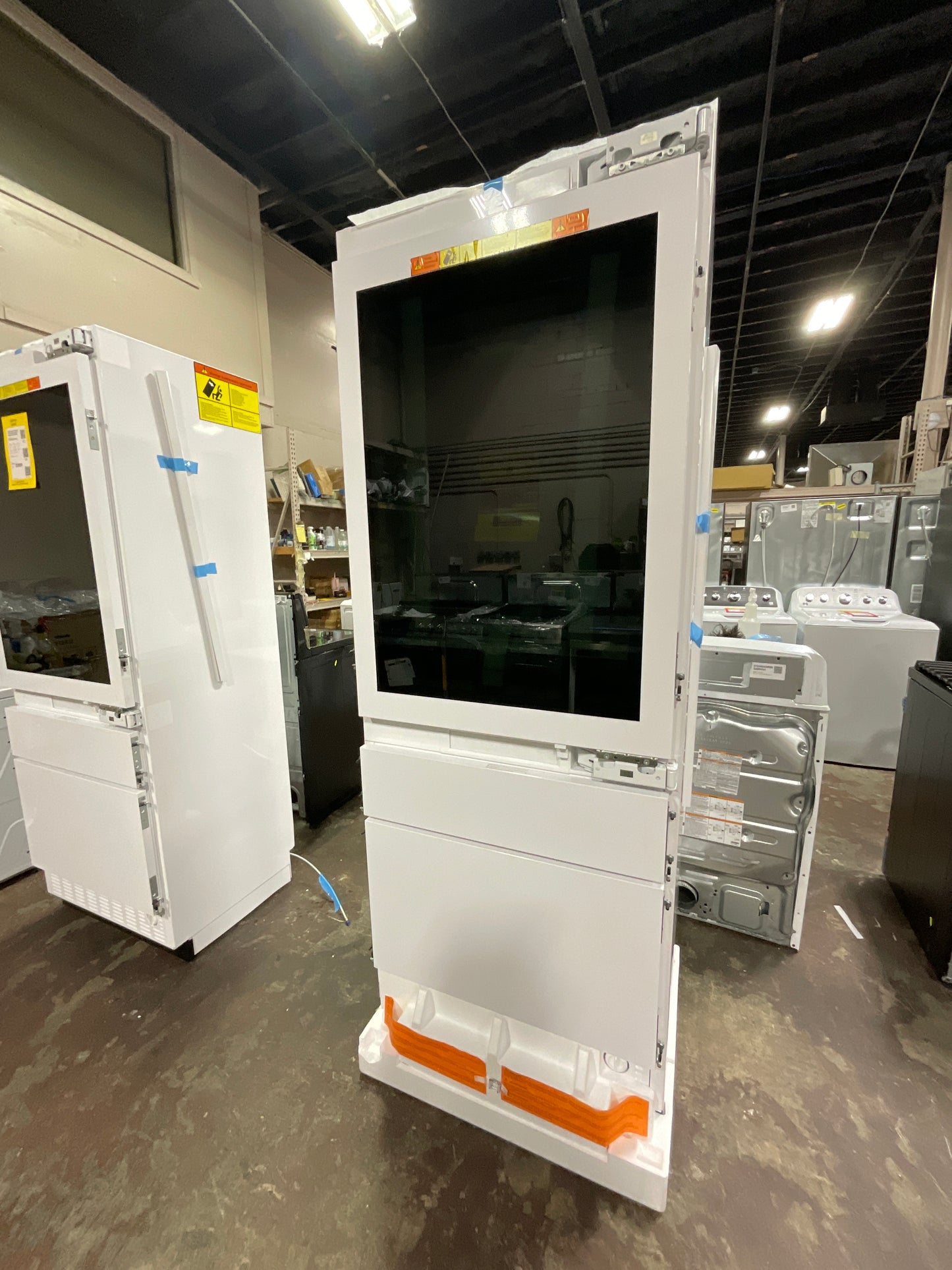 Front view, door closed