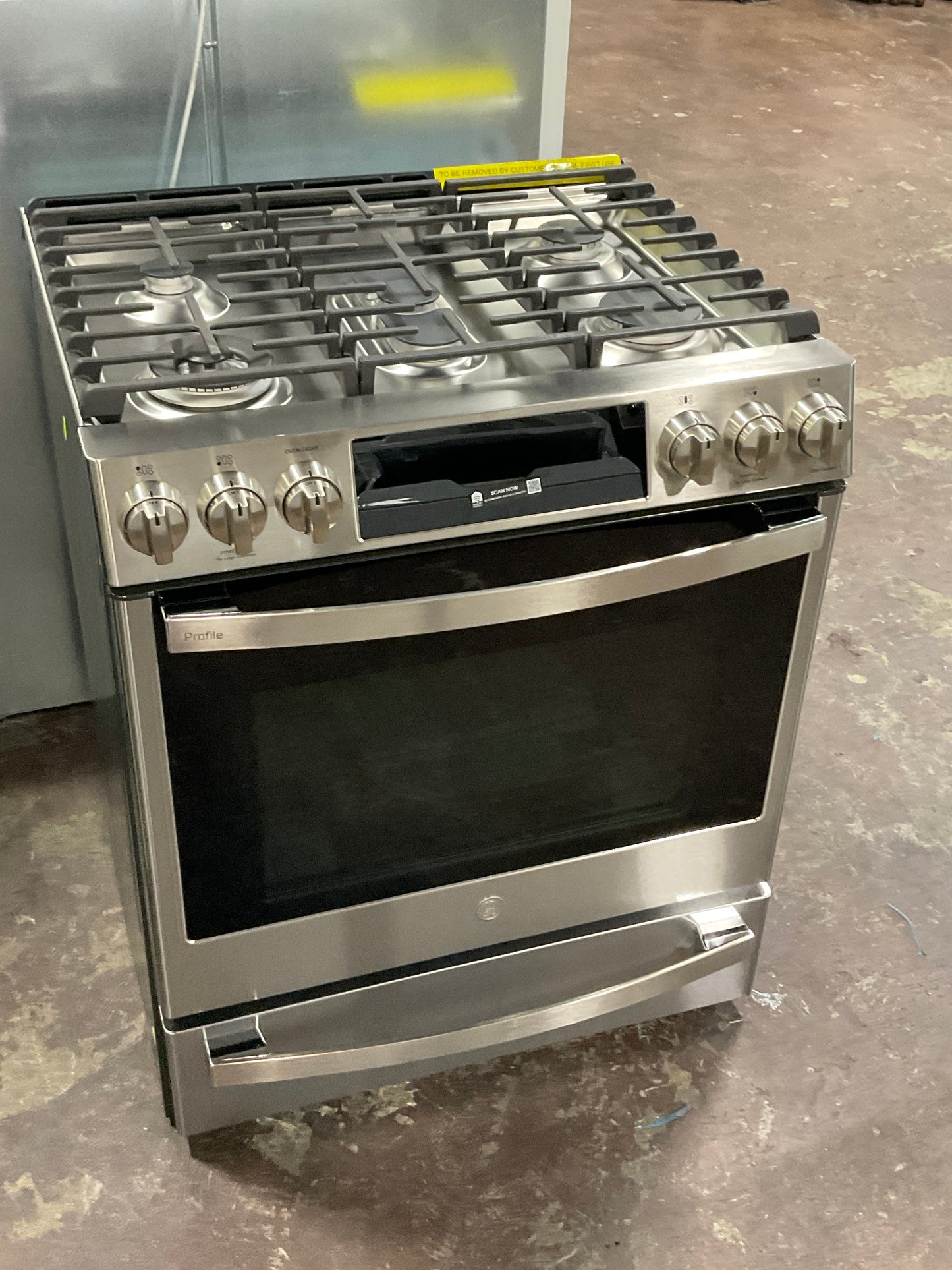 Front view, oven-door closed