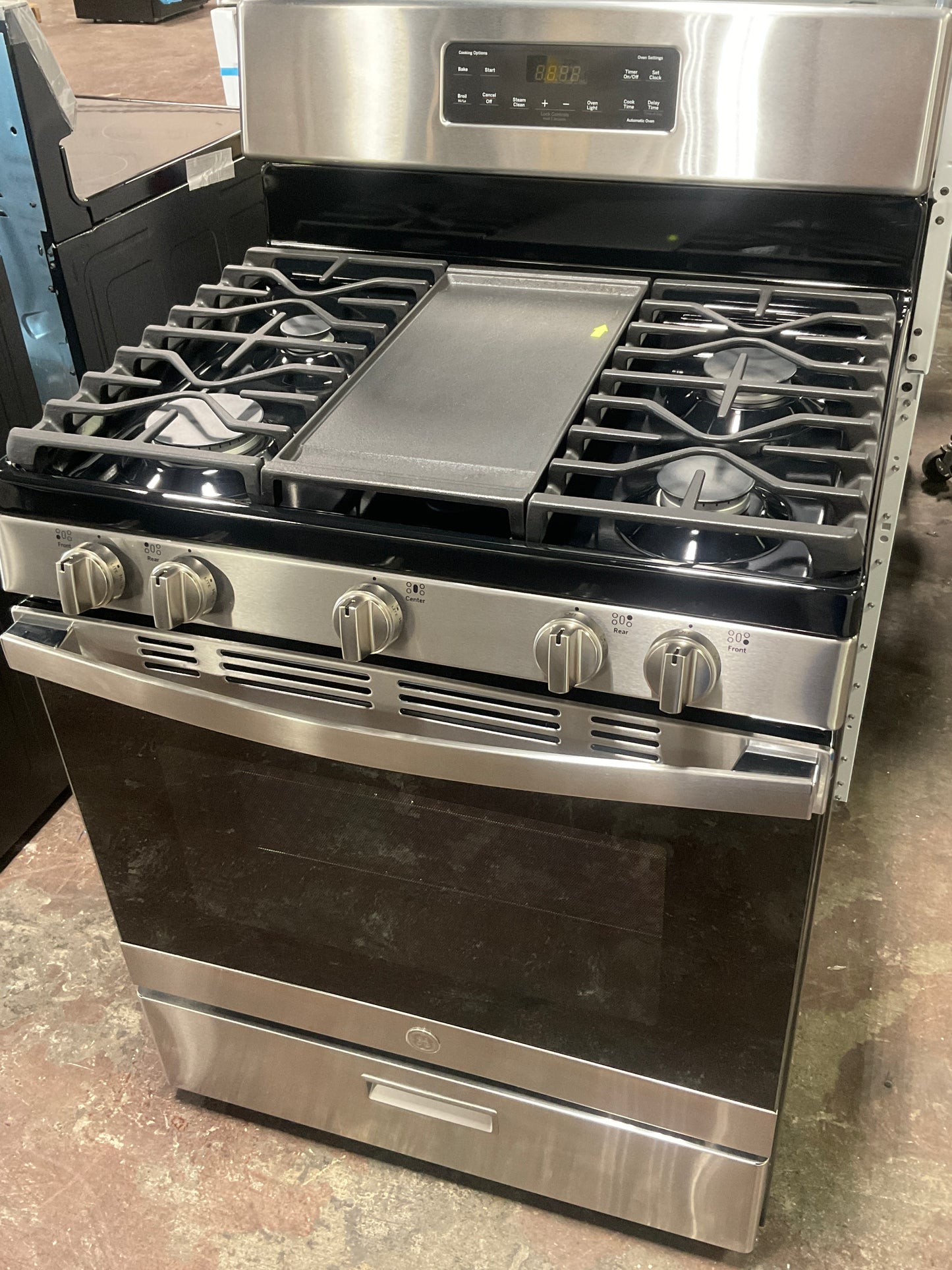Front view, oven-door closed
