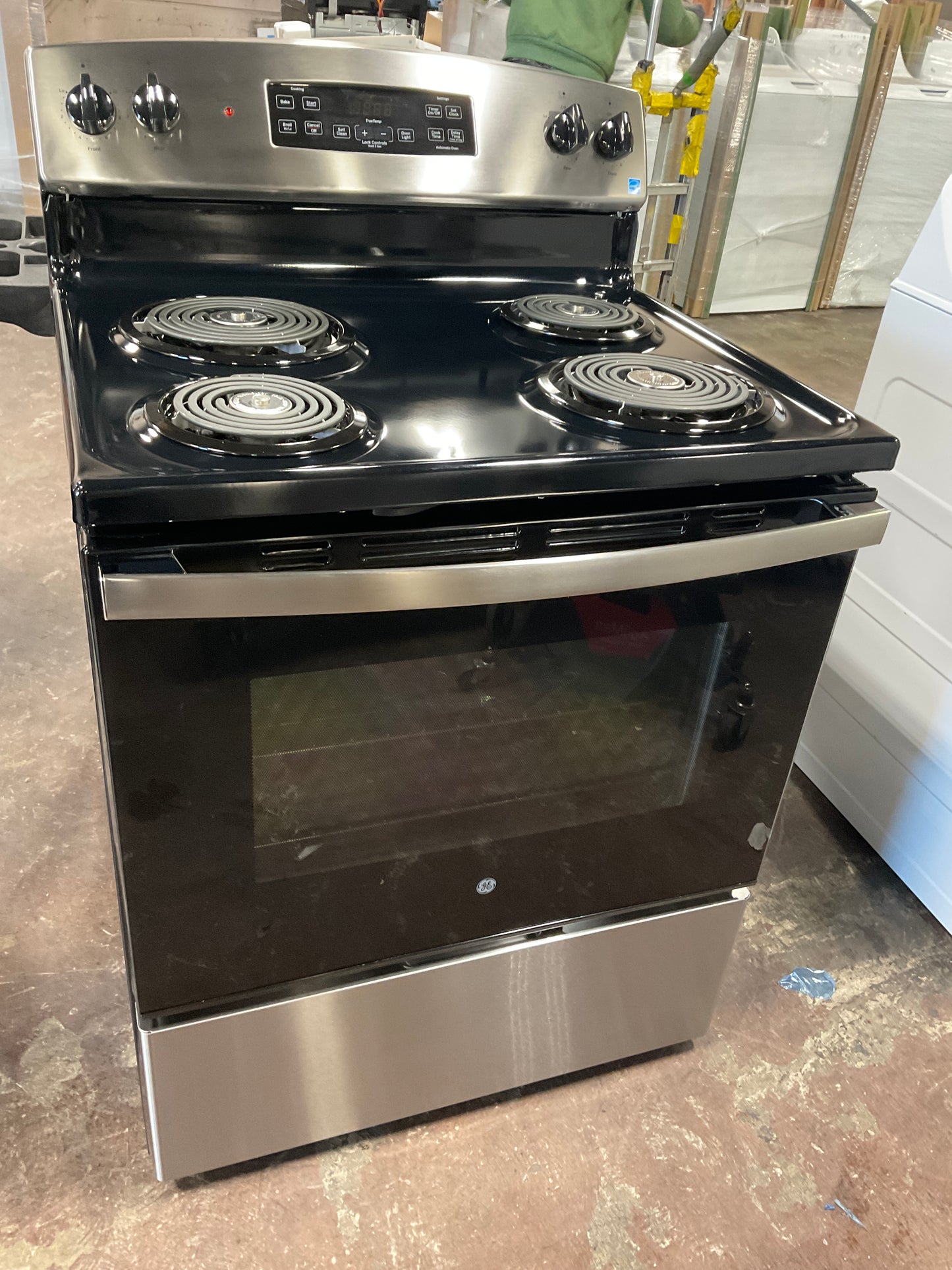 Front view, oven-door closed