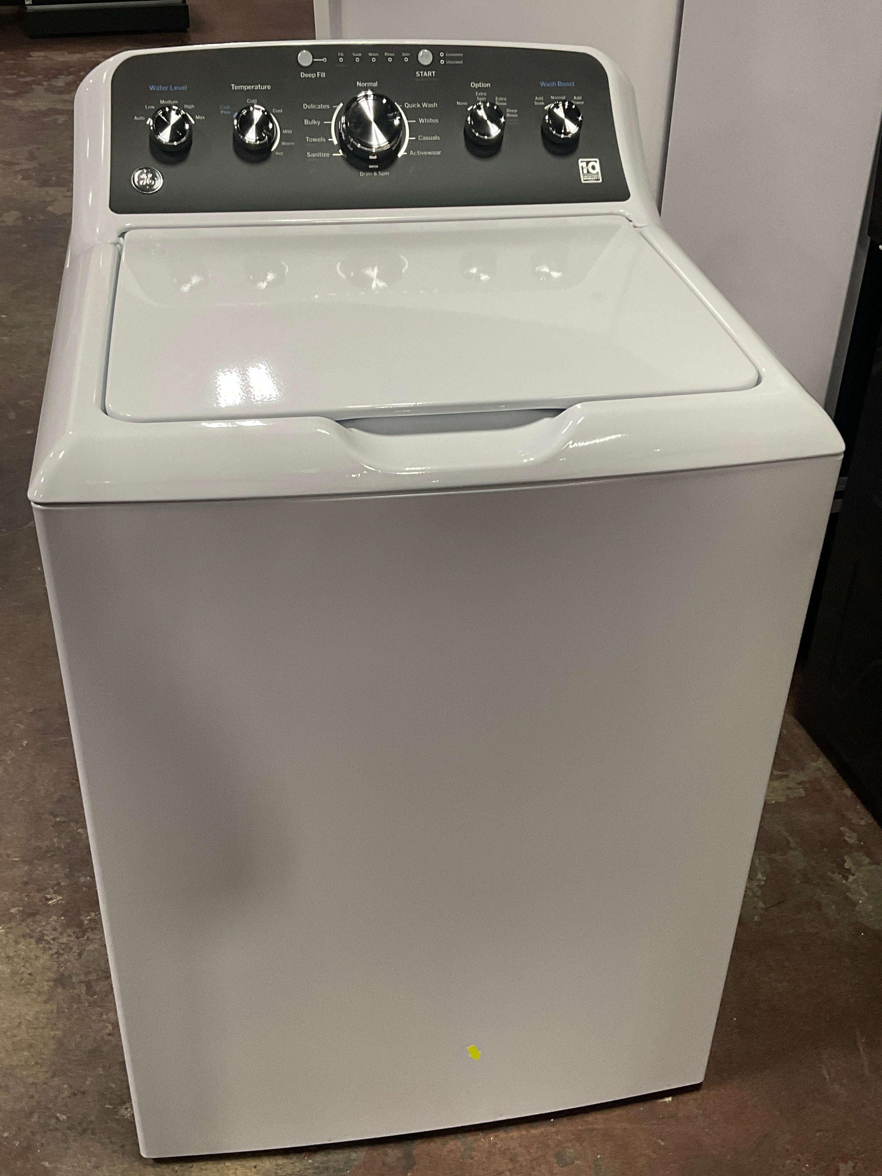 Front view, door closed