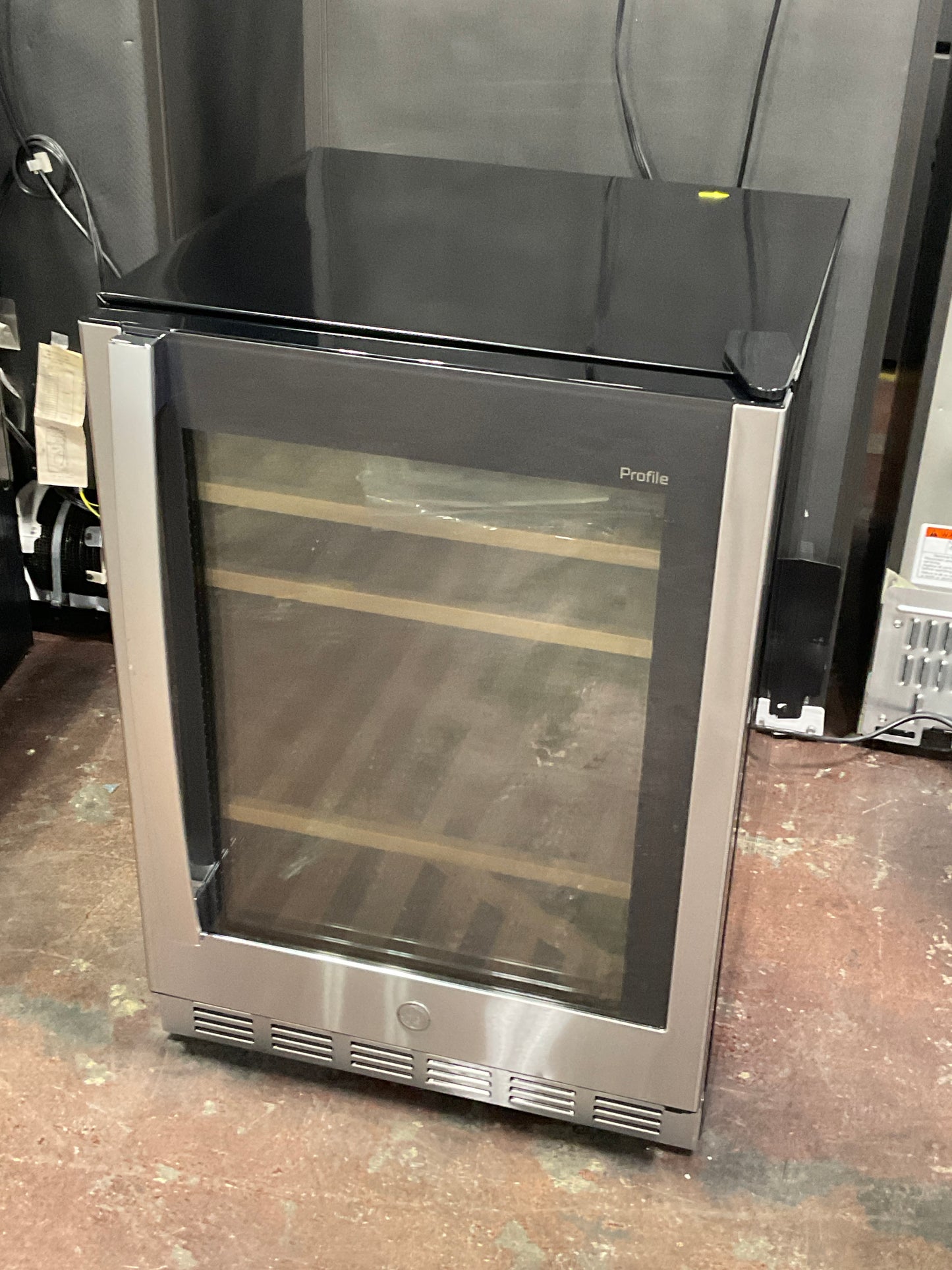 Front view, door closed