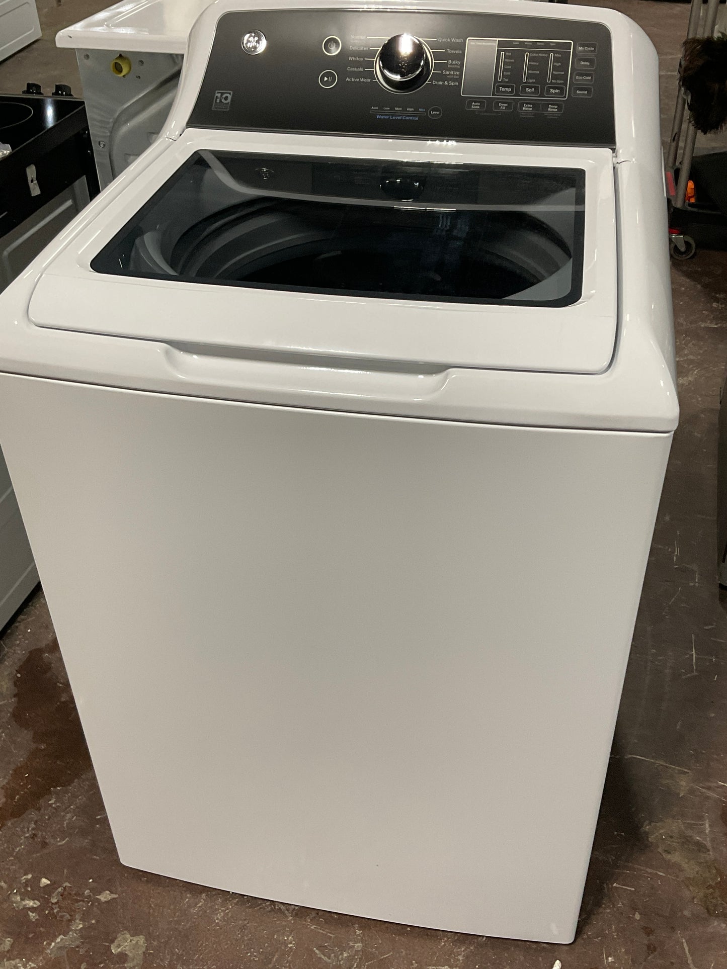 Front view, door closed