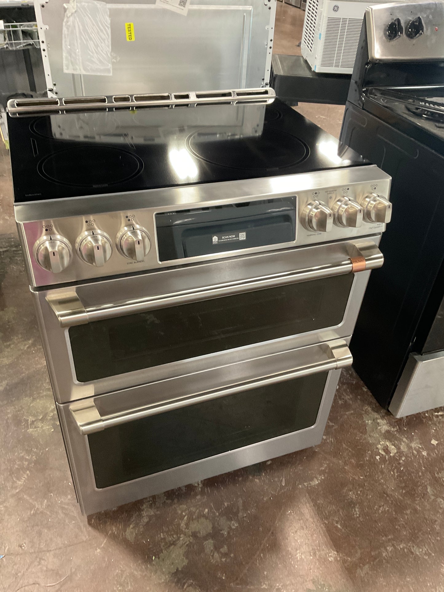 Front view, oven-door closed