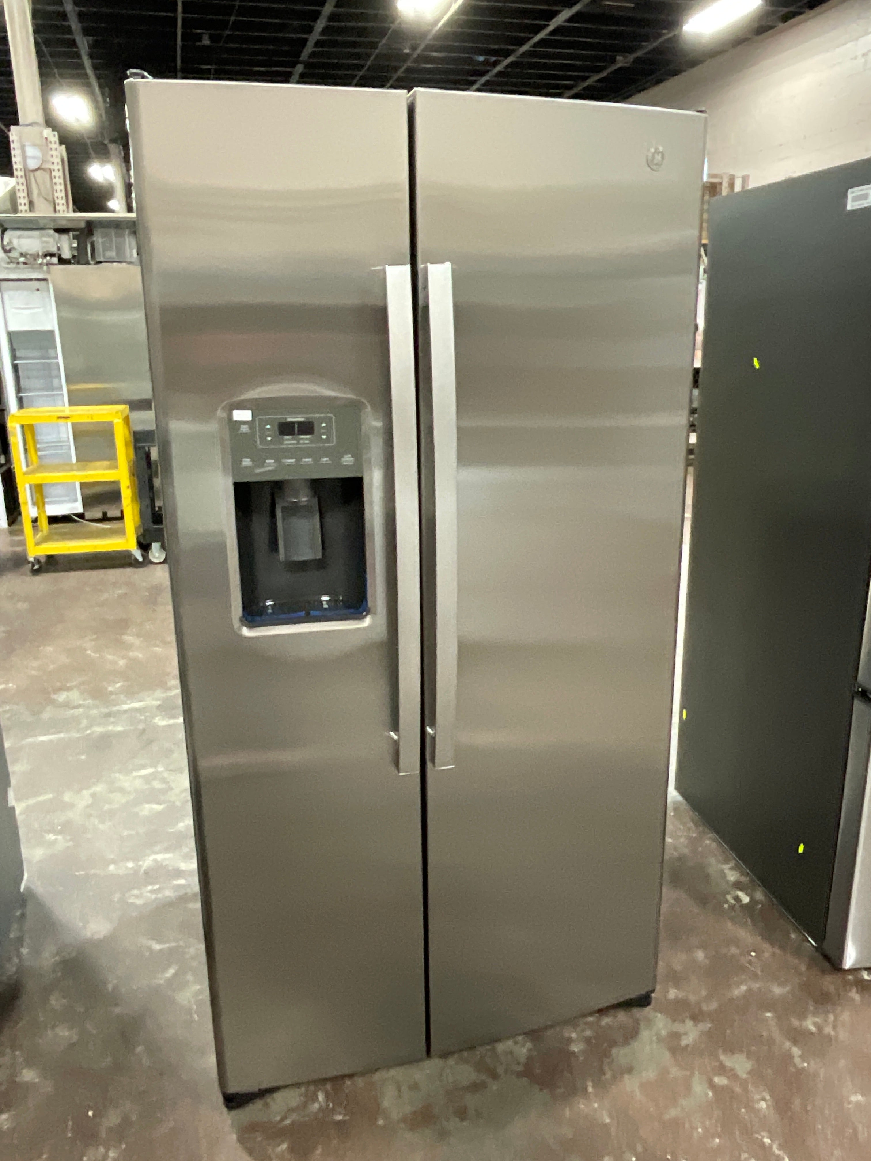 Front view, door closed