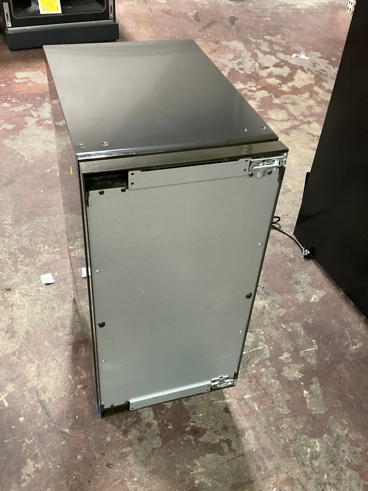 Front view, door closed