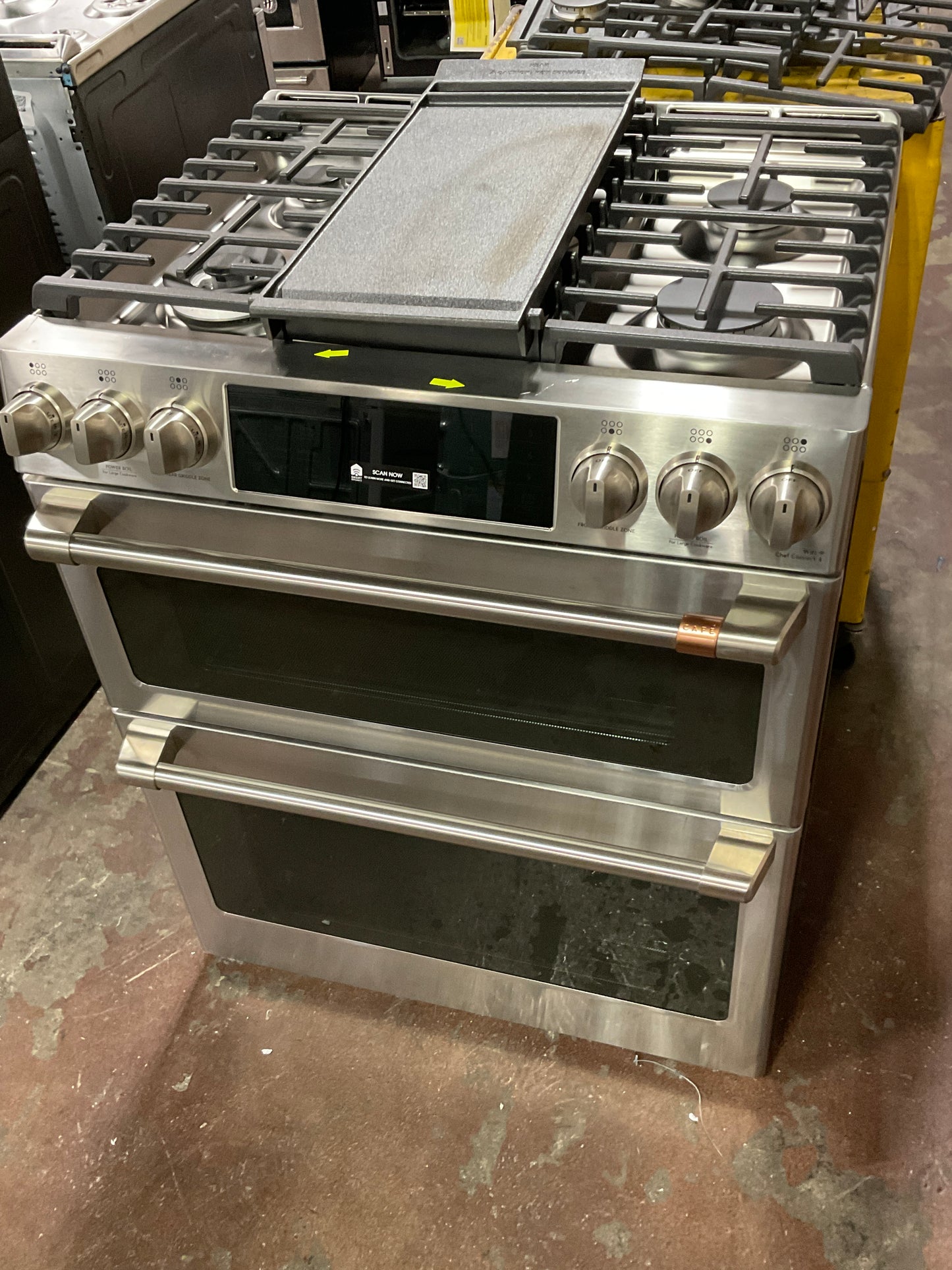 Front view, oven-door closed