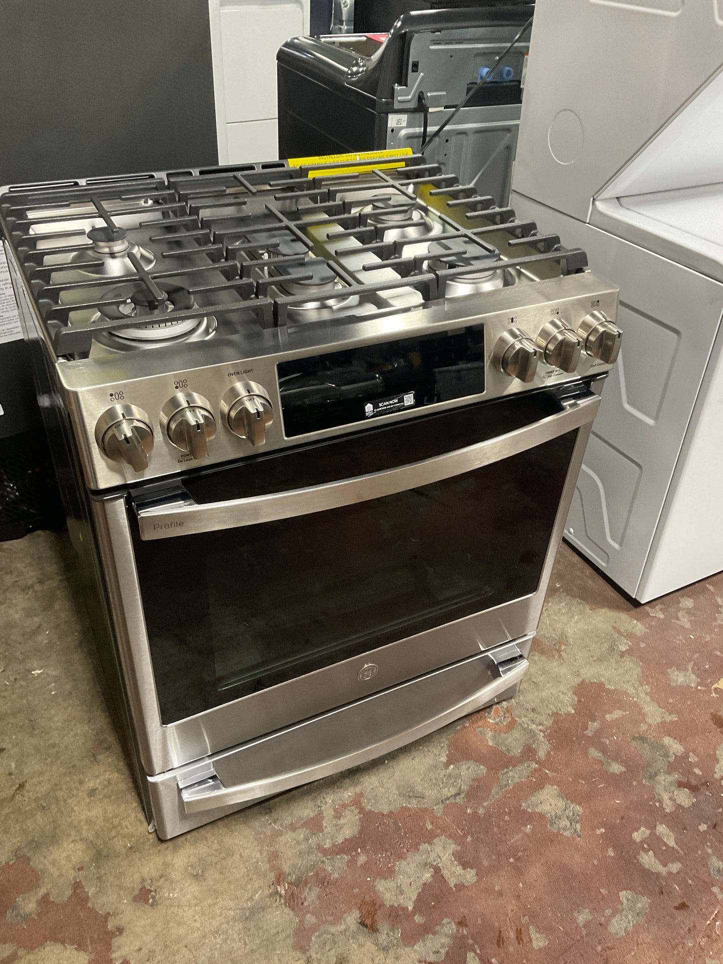 Front view, oven-door closed