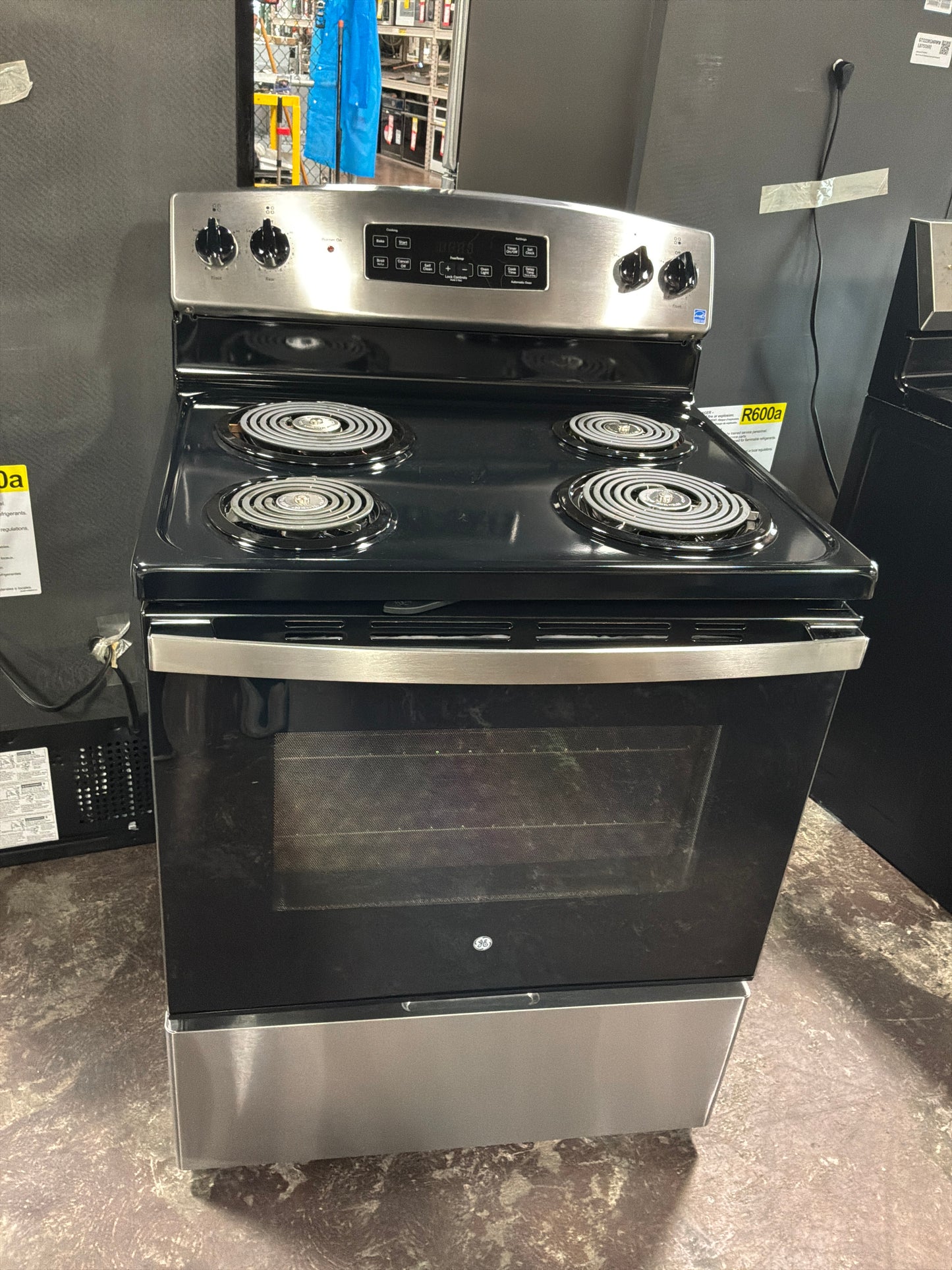 Front view, oven-door closed
