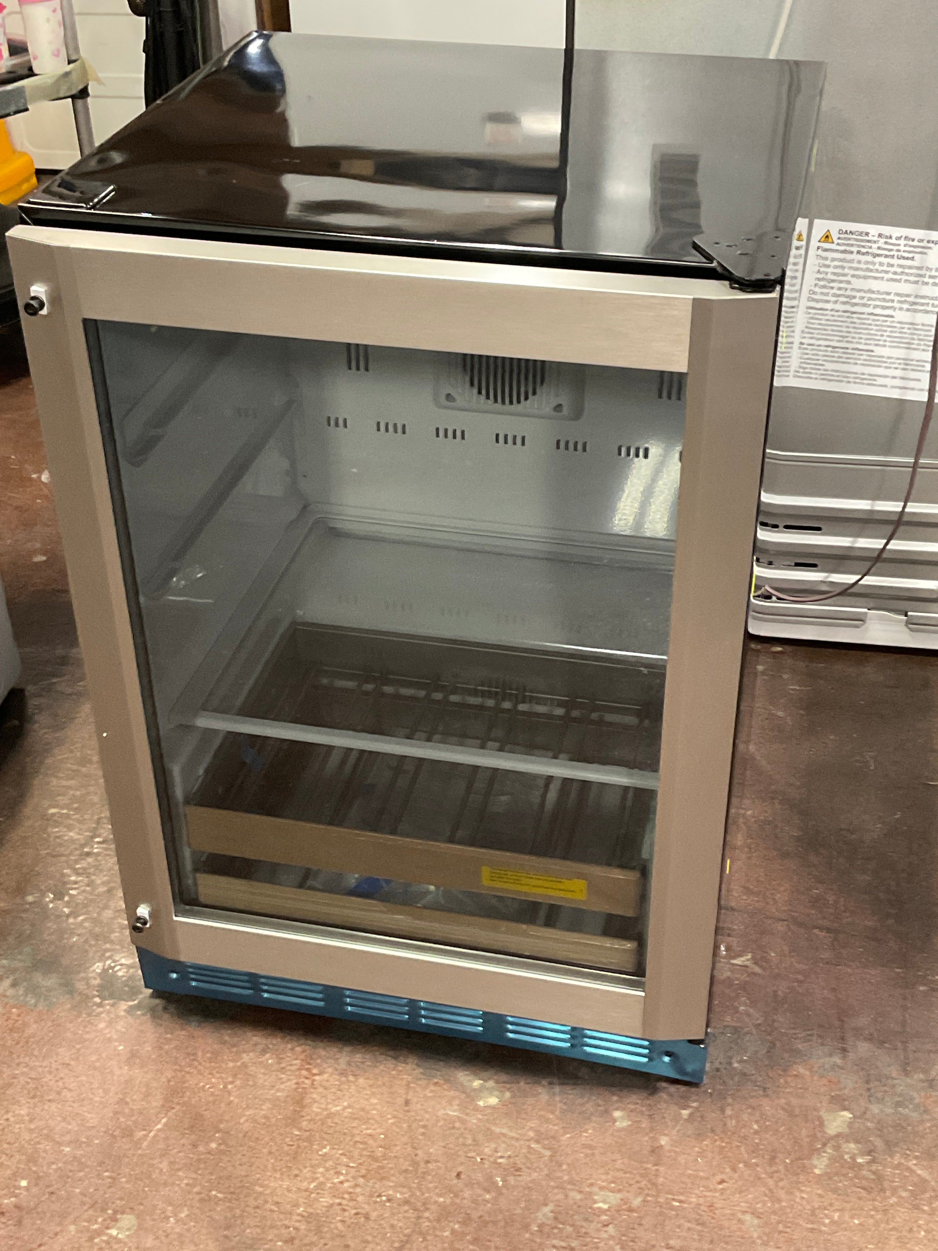 Front view, door closed