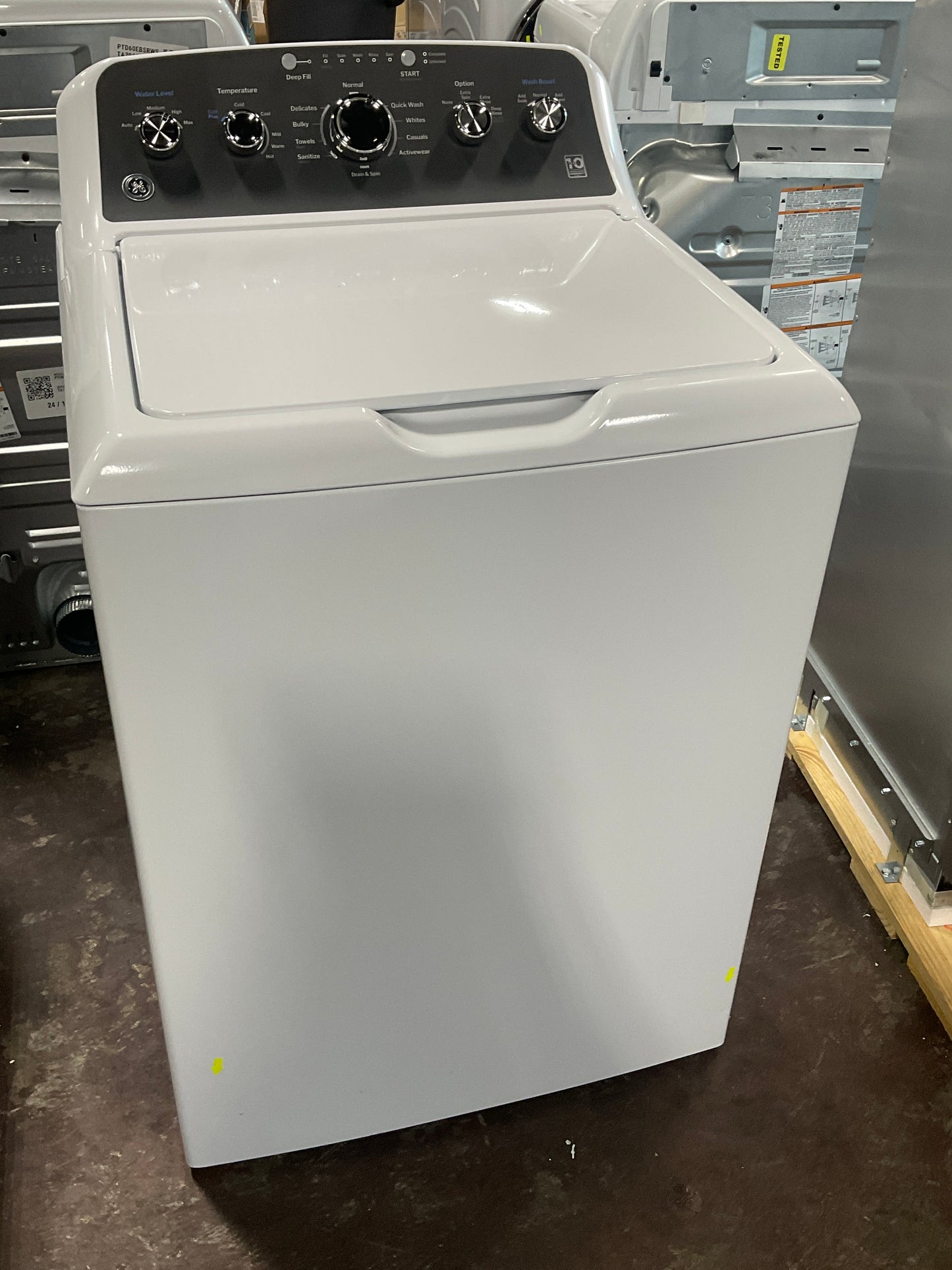 Front view, door closed