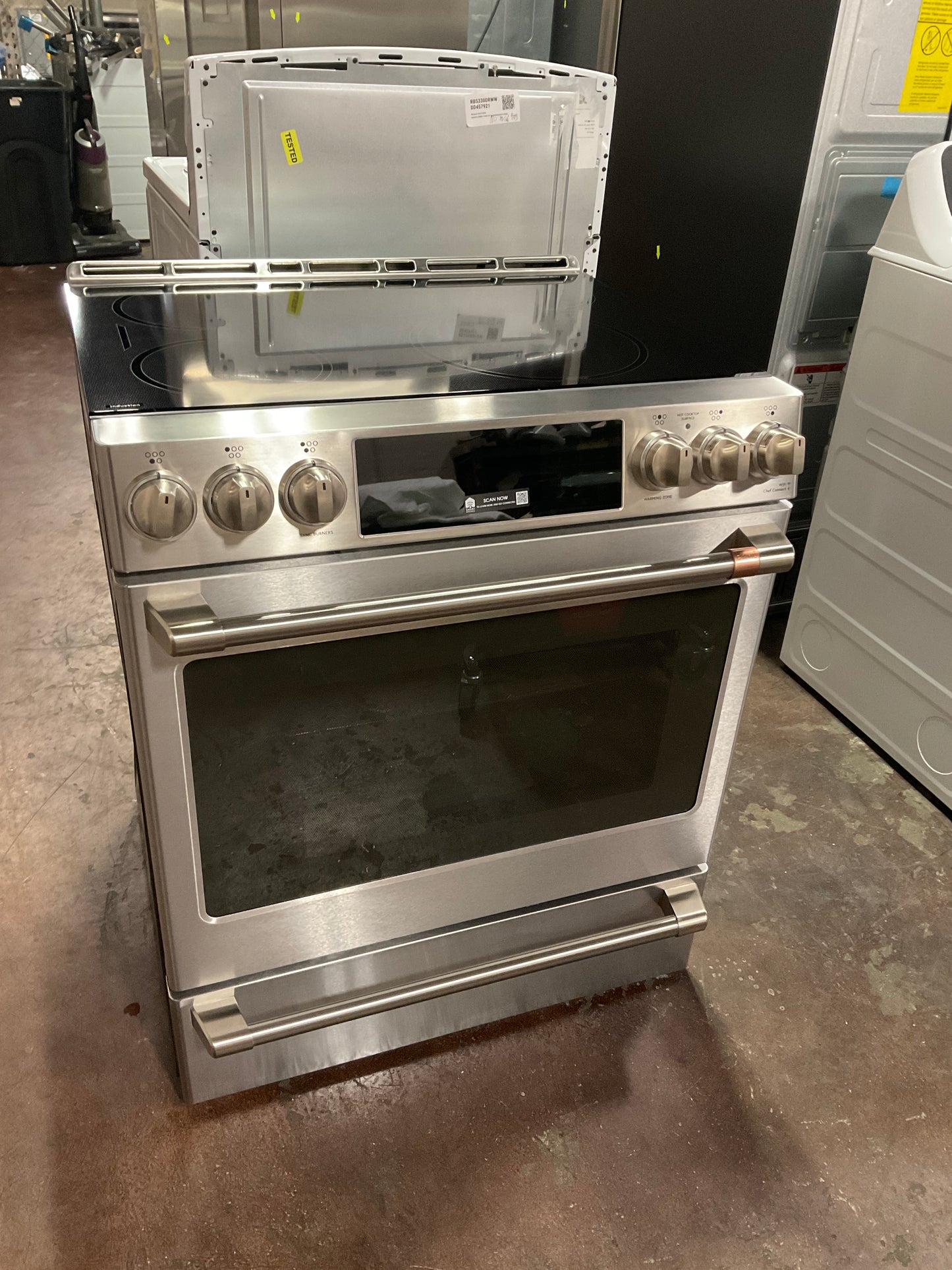Front view, oven-door closed