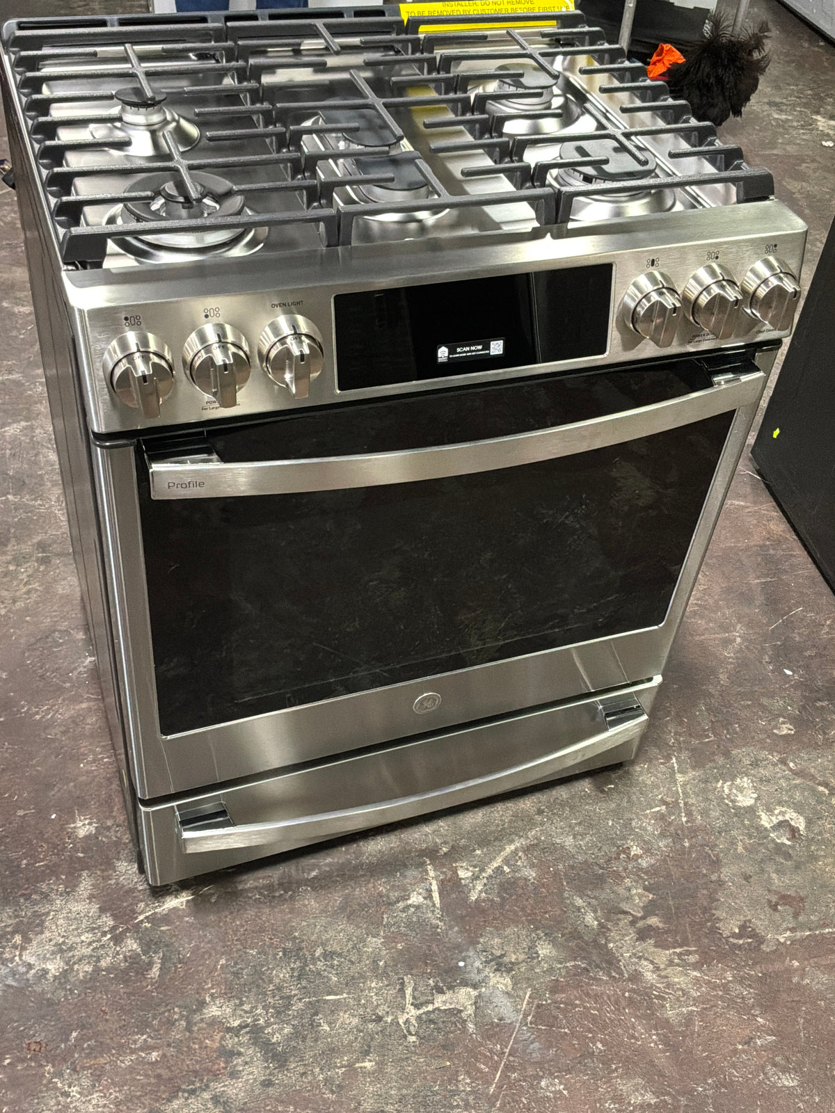 Front view, oven-door closed